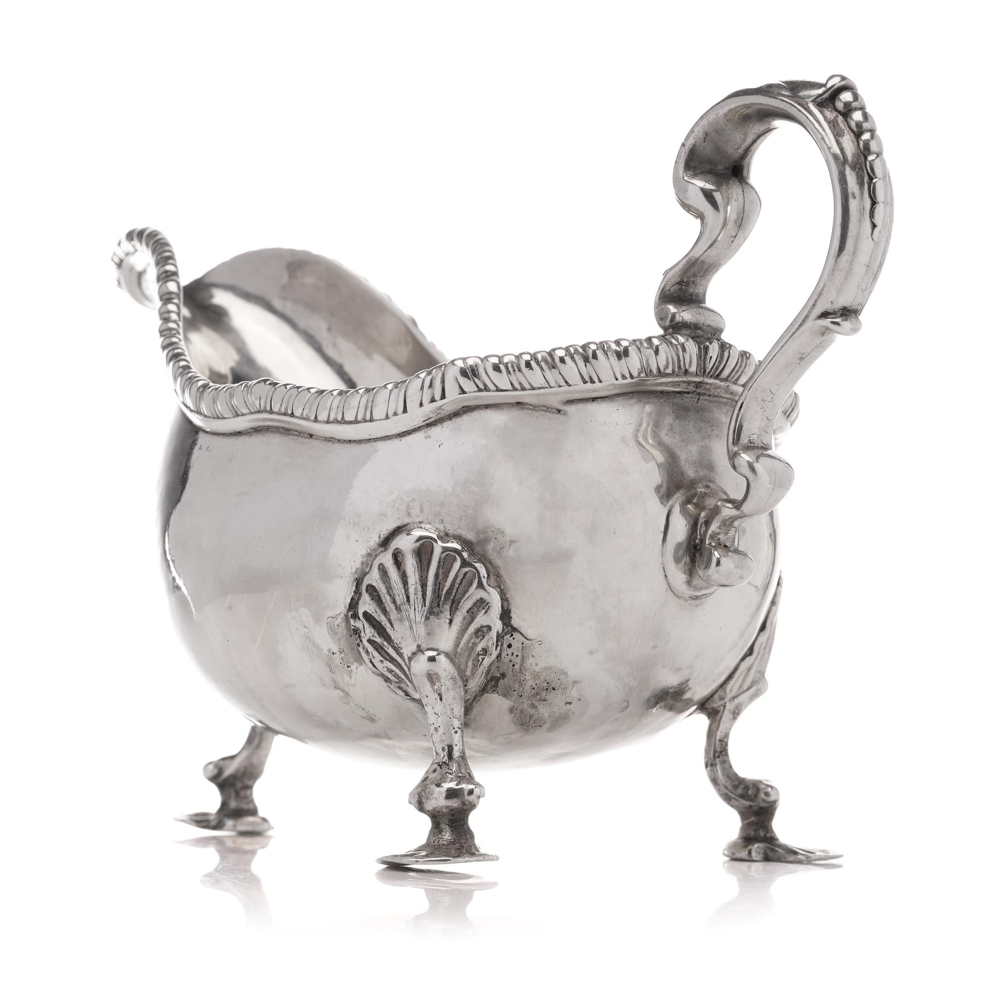 Antique Georgian sterling silver chased sauce boat with elaborate decorations In Fair Condition For Sale In Braintree, GB