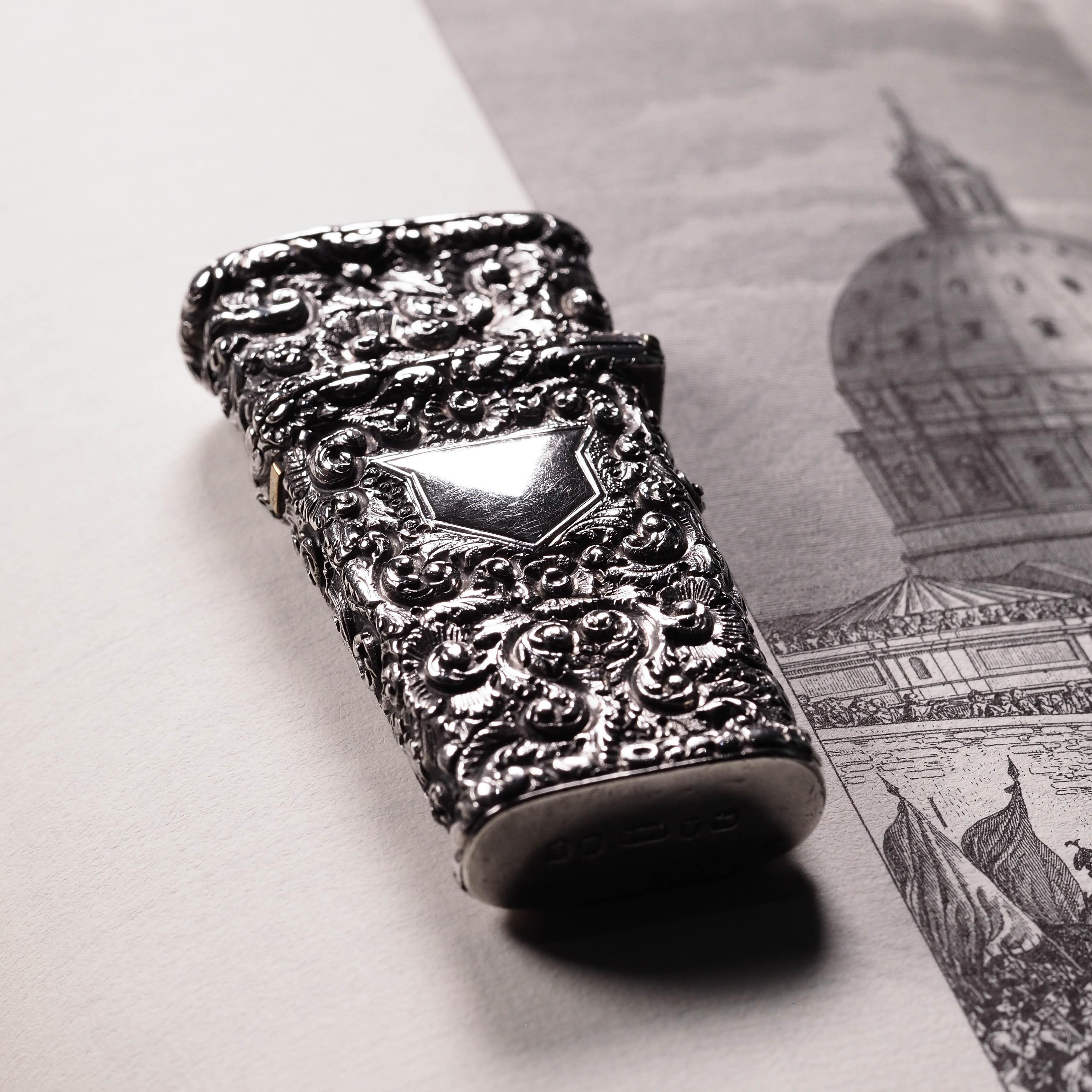 We are delighted to offer this wonderful Georgian solid silver etui/needle case with the marks of Taylor & Perry, Birmingham 1830.The small proportions and shape are quite charming and modest, yet the level of intricacy and embellishments are quite