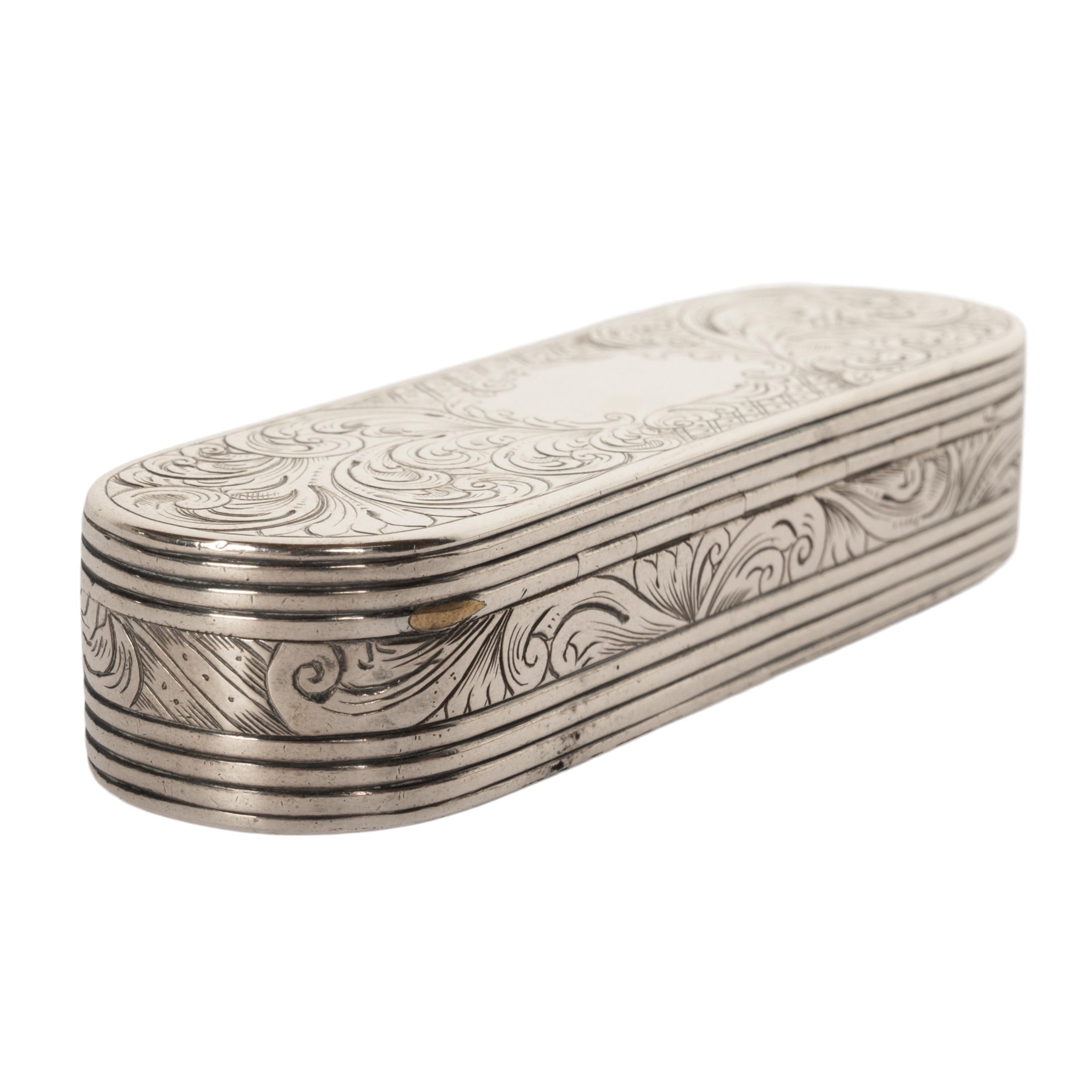 A fine 18th century antique Georgian engraved sterling silver gilt toothpick or table snuff box, London, 1797.
The box is finely engraved on all sides, with floral/foliate designs, the hinged lid opens to a gilded interior, the are a full set of
