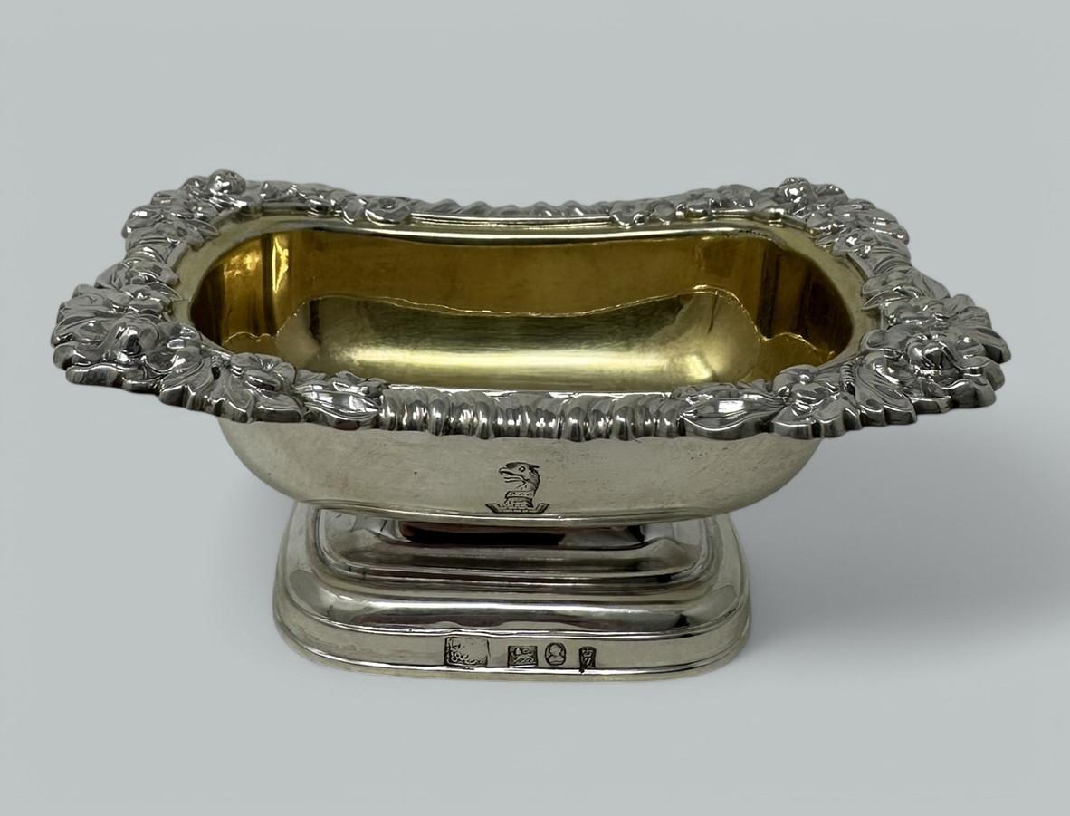 Moulage Paire de salières géorgiennes anciennes en argent sterling doré Kirby Waterhouse 1817 en vente
