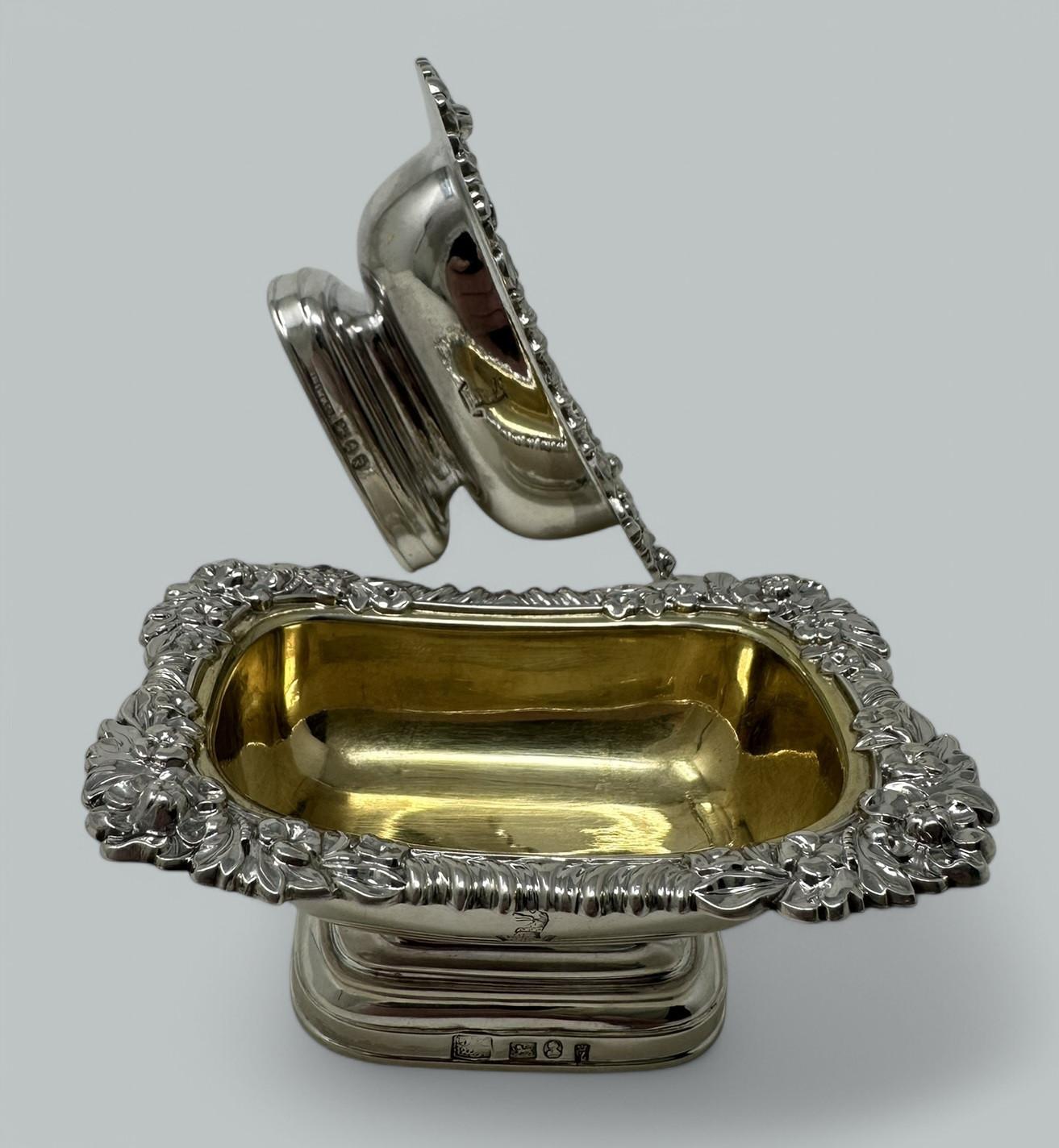 Argent sterling Paire de salières géorgiennes anciennes en argent sterling doré Kirby Waterhouse 1817 en vente
