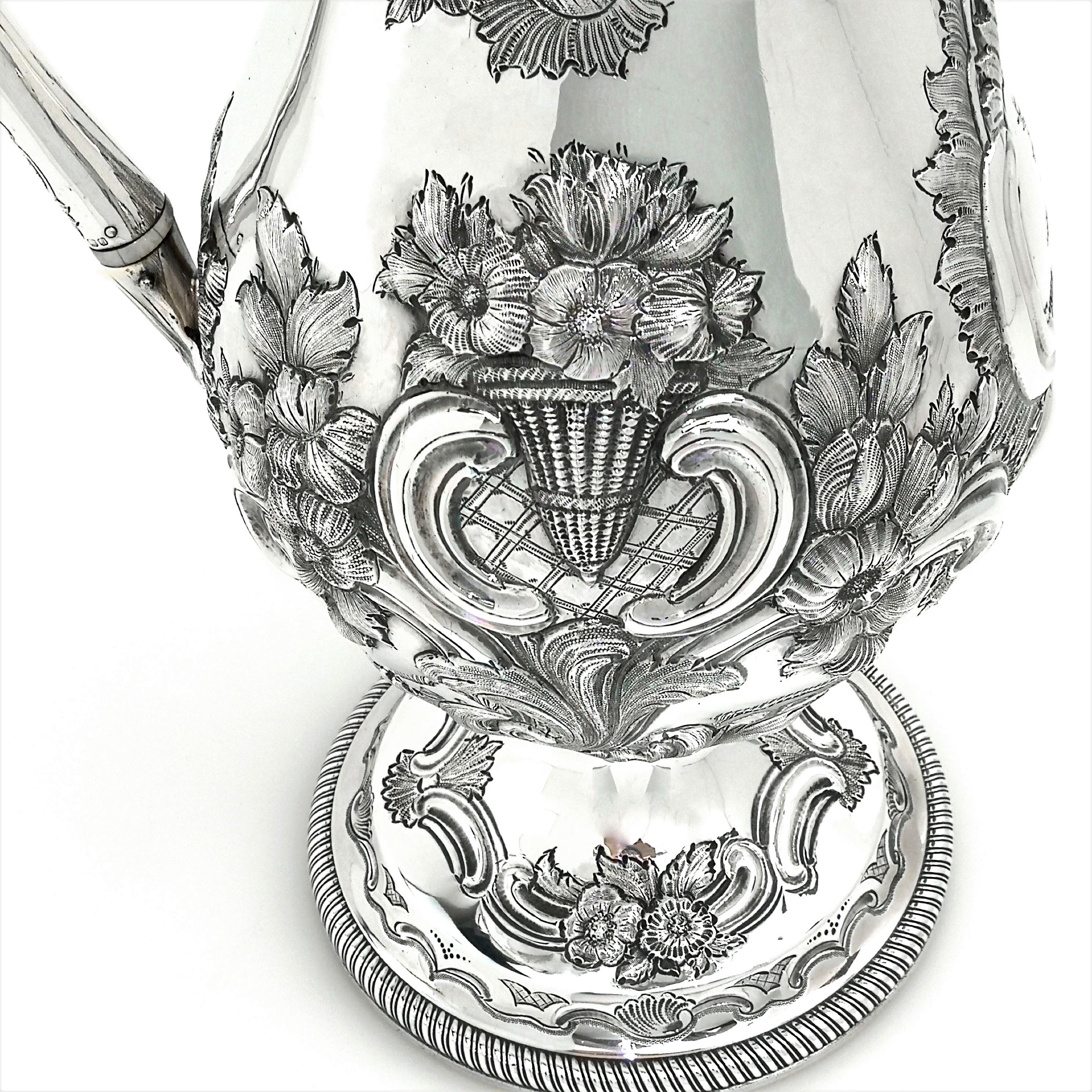 Antique Georgian Sterling Silver Jug / Ewer / Pitcher 1802 Beer Water In Good Condition In London, GB