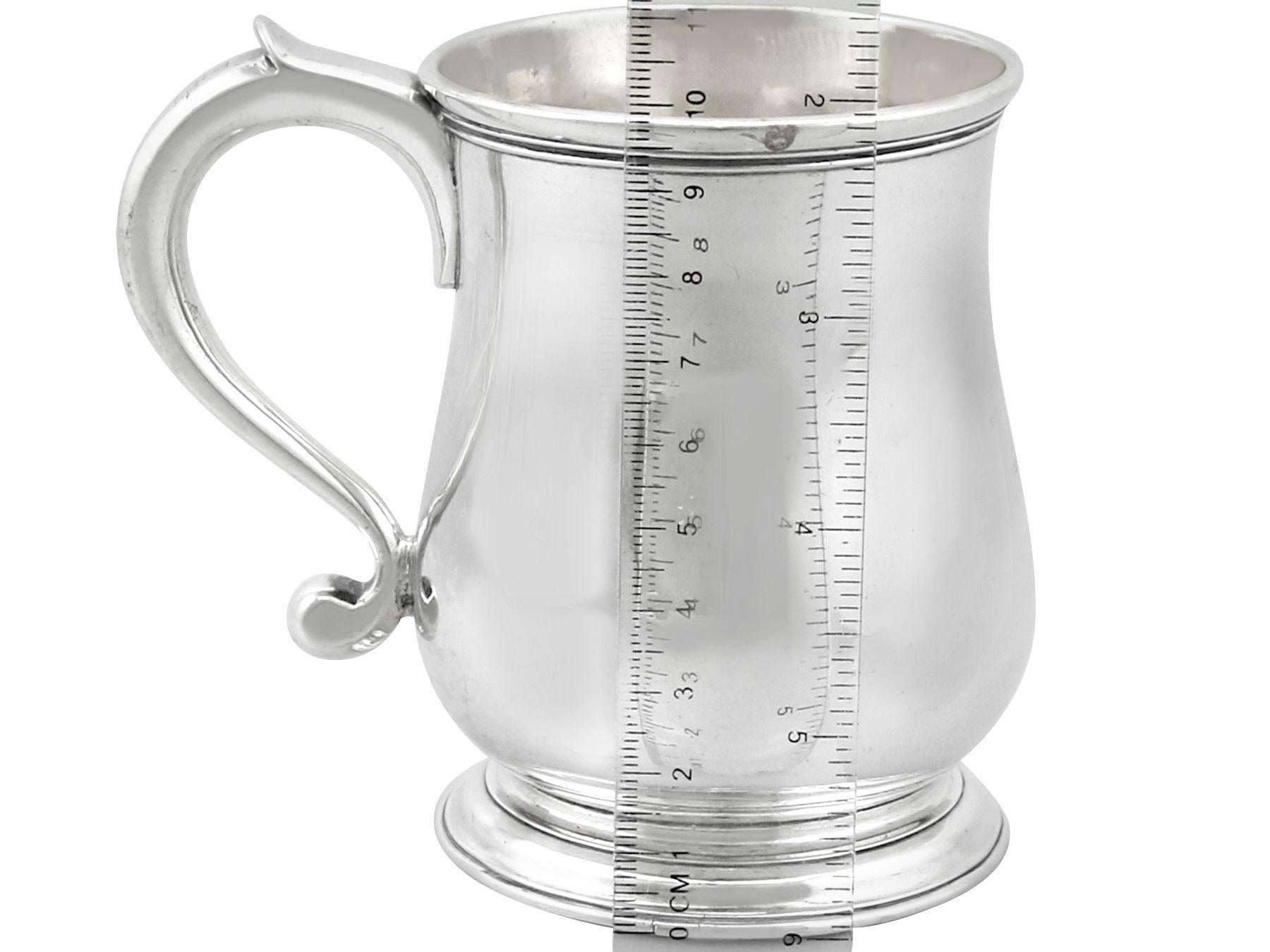 Tasse de dame d'antiquités géorgienne en argent sterling (1728) en vente 3