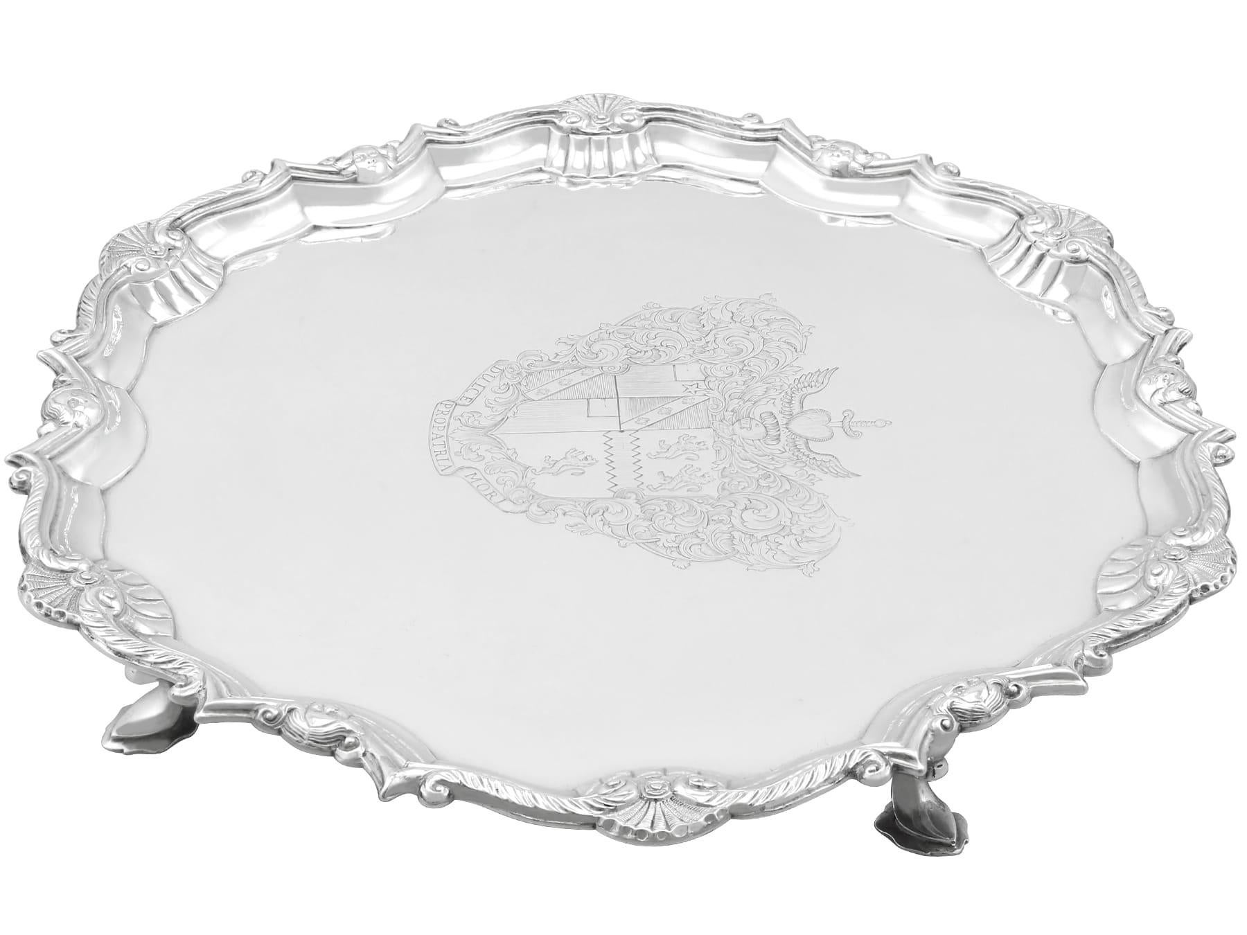 Metà XVIII secolo Antico salver georgiano in argento sterling (1736) in vendita