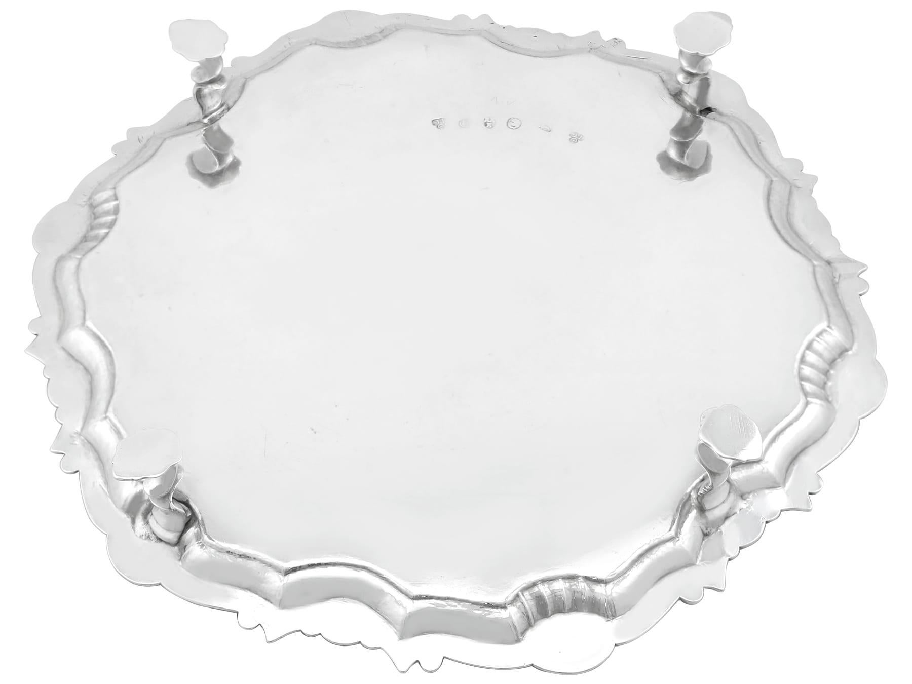 Antico salver georgiano in argento sterling (1736) in vendita 2