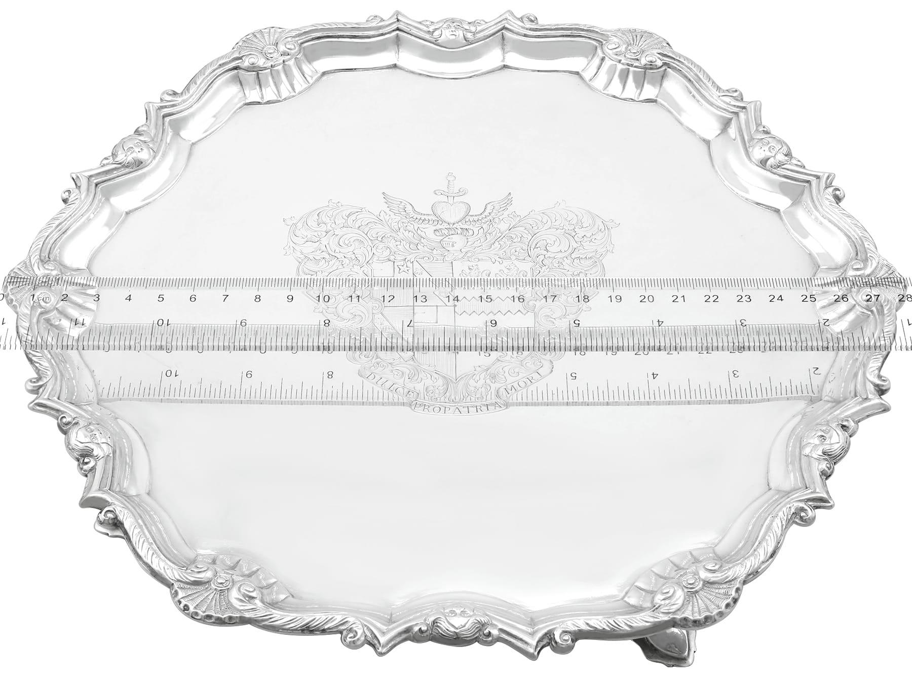 Antico salver georgiano in argento sterling (1736) in vendita 3