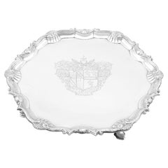 Antigua bandeja georgiana de plata de ley (1736)