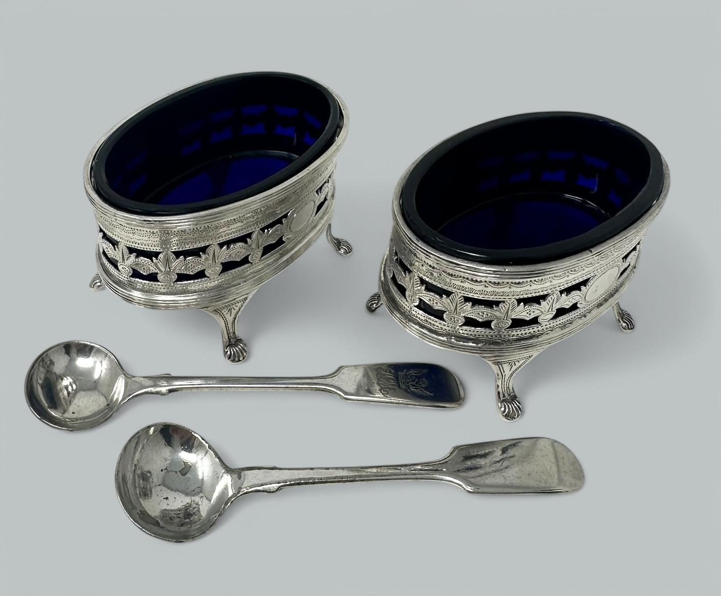 Antikes georgianisches Sterlingsilber-Set Salzstreuer und Glas Liners aus Sterlingsilber 1883 Nathan Hayes (19. Jahrhundert) im Angebot