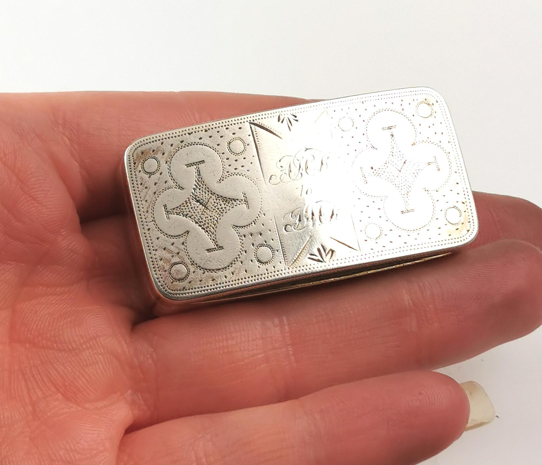 Antique Georgian sterling silver snuff box, Engraved  4