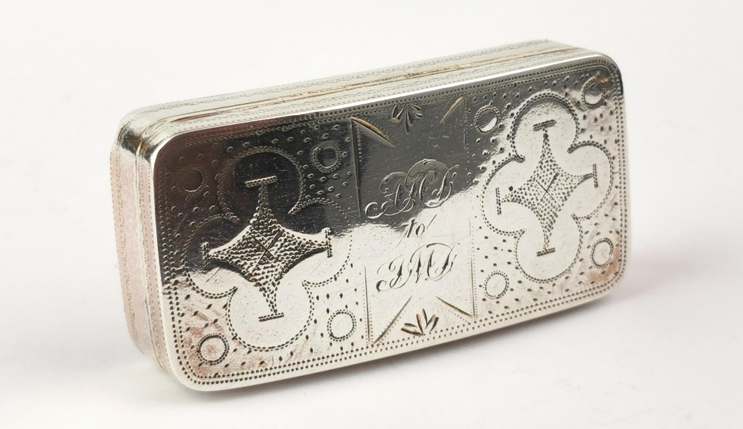 Antique Georgian sterling silver snuff box, Engraved  In Good Condition In NEWARK, GB