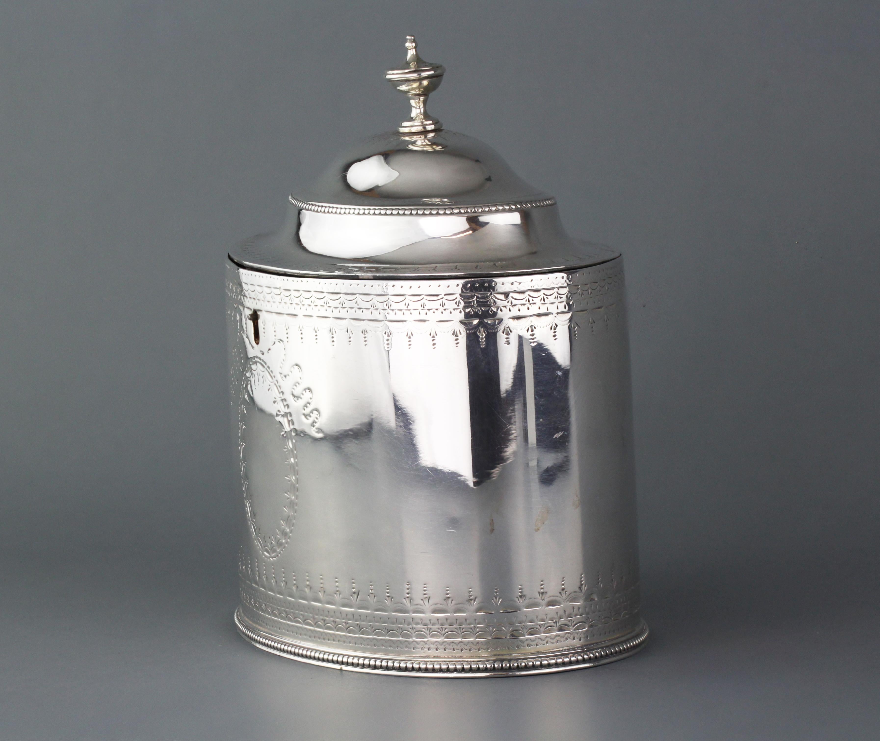 Antique Georgian sterling silver tea caddy
George III Period
Maker: Hester Bateman
Made in London 1784
Fully hallmarked.

Dimensions - 
Size: 13.4 x 8.75 x 13.8 cm
Weight: 294 grams

Please note: Key not included

Condition: Tea caddy