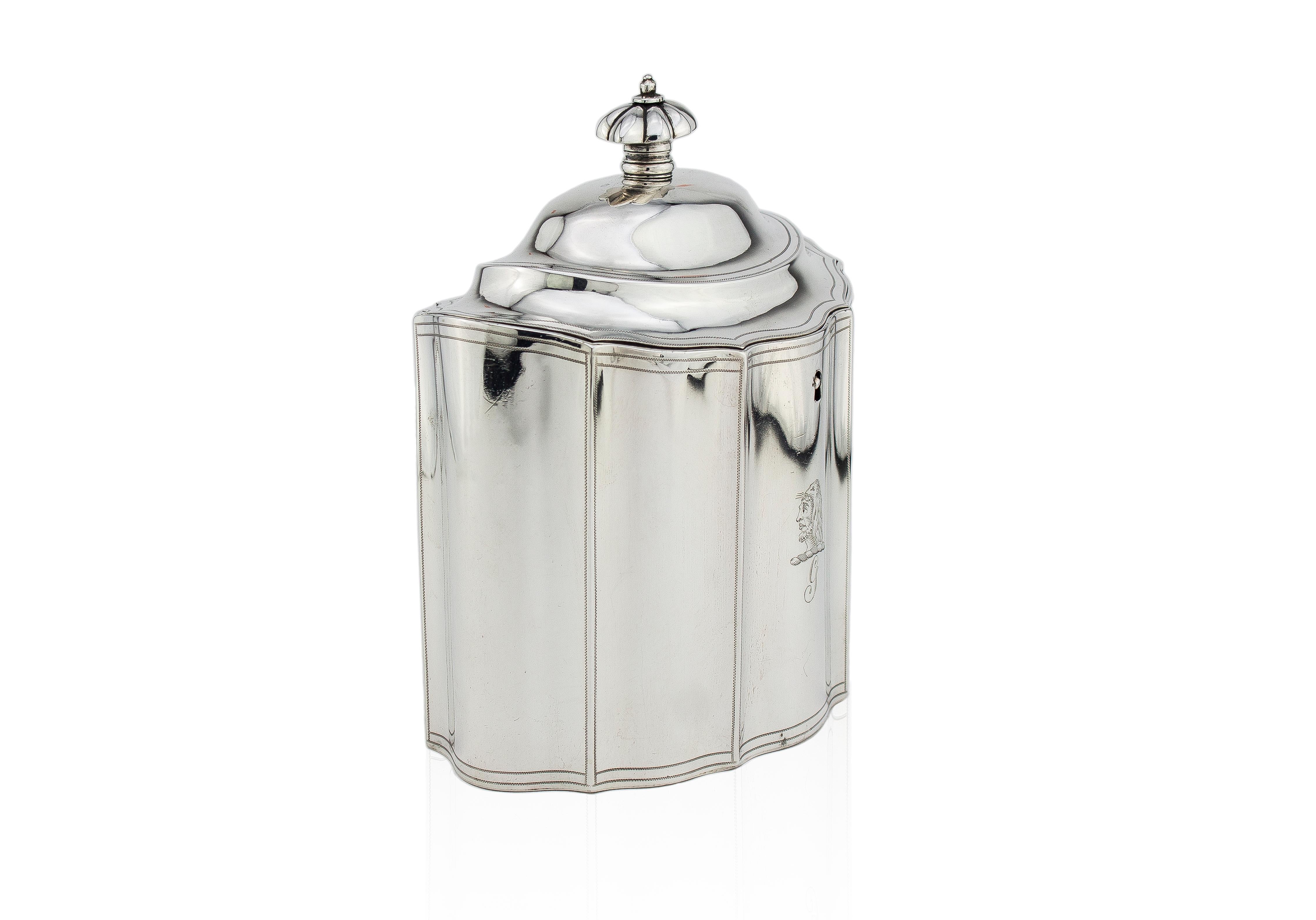 Antique Georgian sterling silver tea caddy with coat of arms, fantastic quality and pristine condition for it's age.
Made in London 1796
Maker: Peter & Ann Bateman 
Fully hallmarked.

Dimensions:
Size: 14.6 x 10.9 x 17 cm
Weight: 432