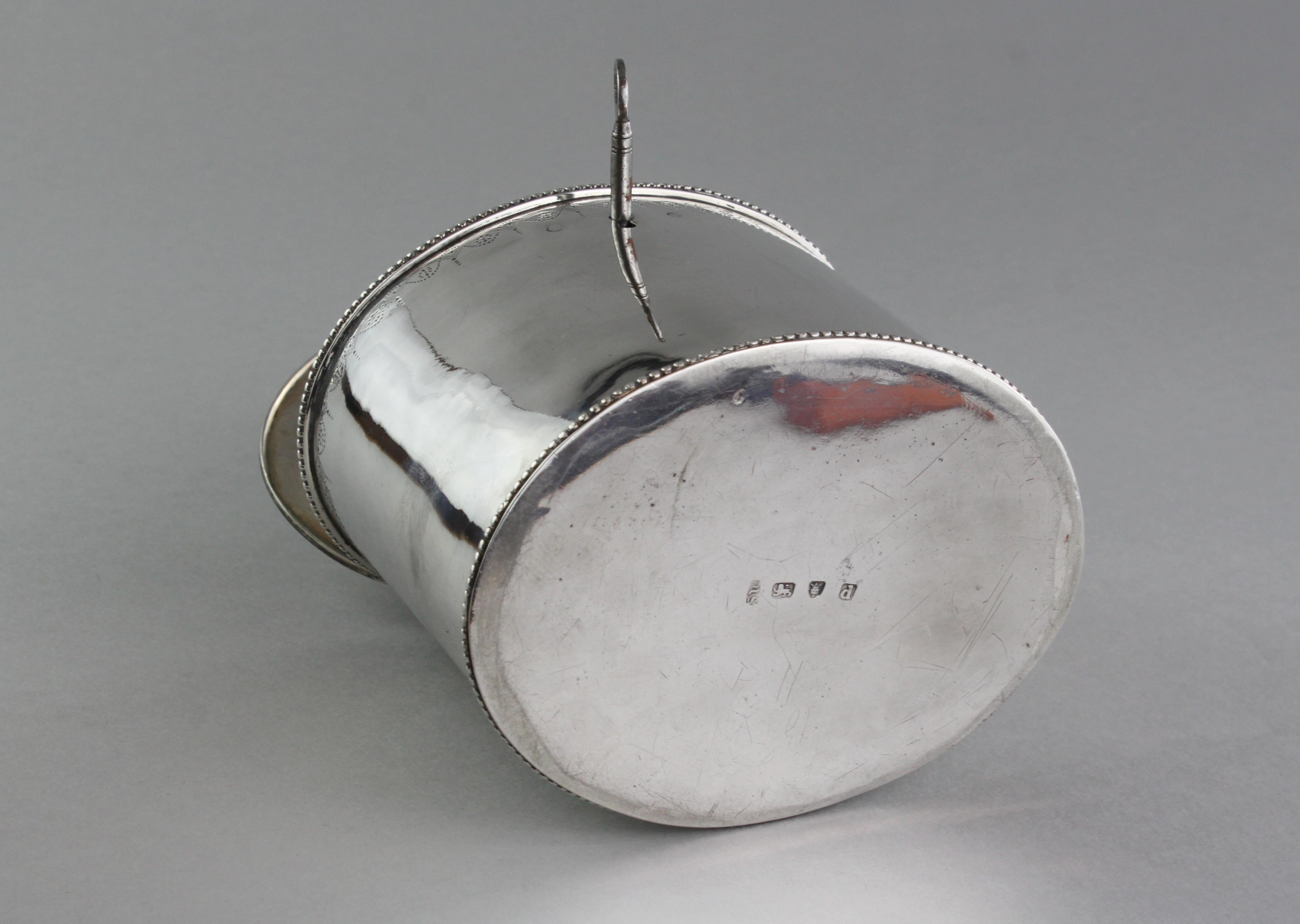 Antique Georgian Sterling Silver Tea Caddy with Key, London, 1819 In Good Condition In Braintree, GB