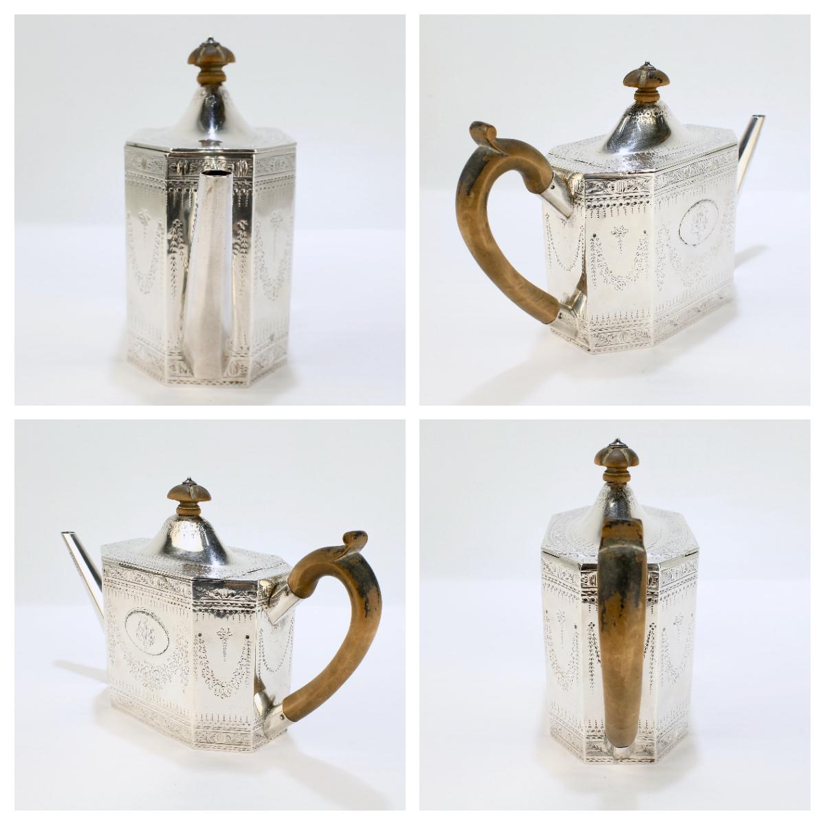 Antique Georgian Sterling Silver Teapot by William Sumner I of London, 1787 In Good Condition In Philadelphia, PA