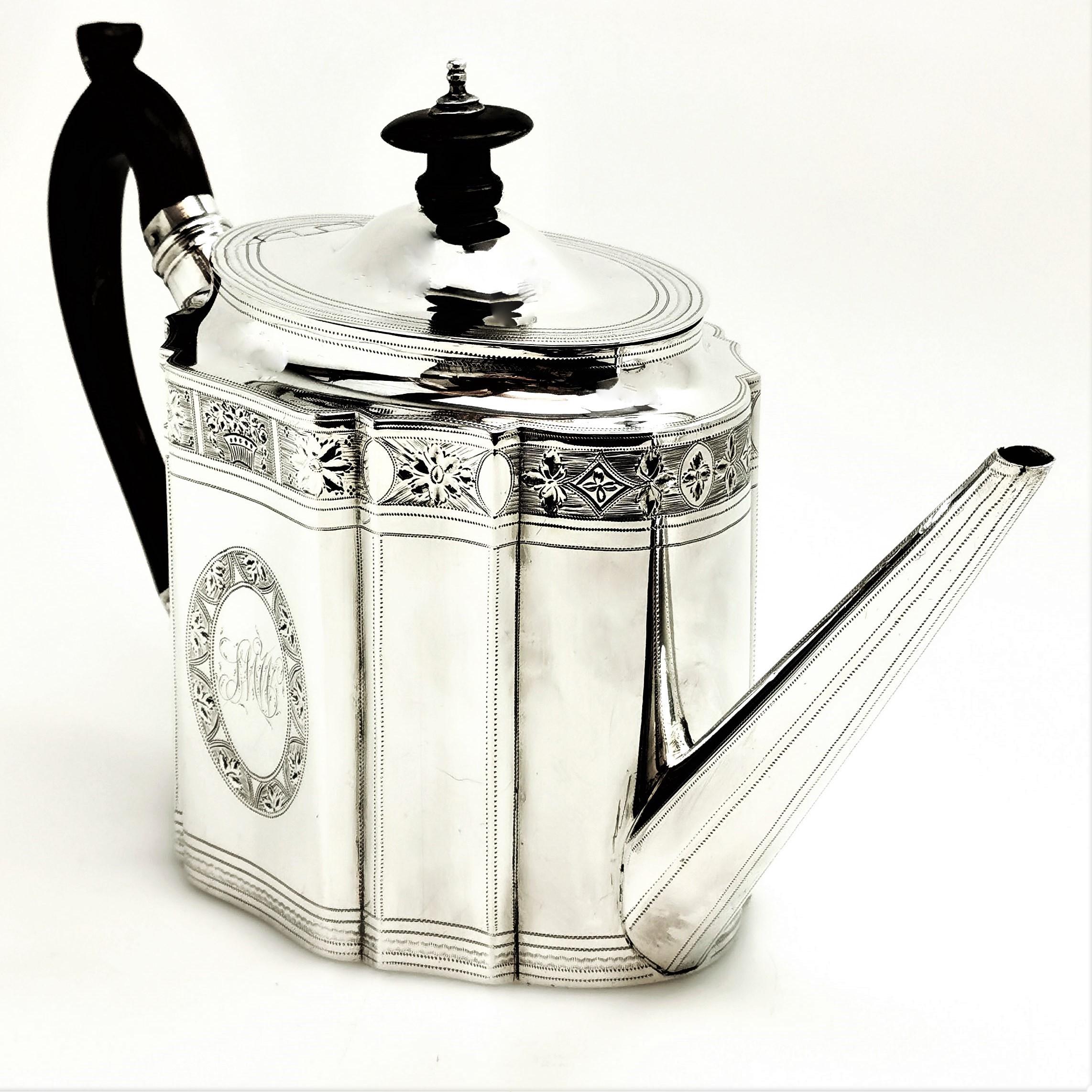 Antique Georgian Sterling Silver Teapot on Stand, 1795 In Good Condition In London, GB