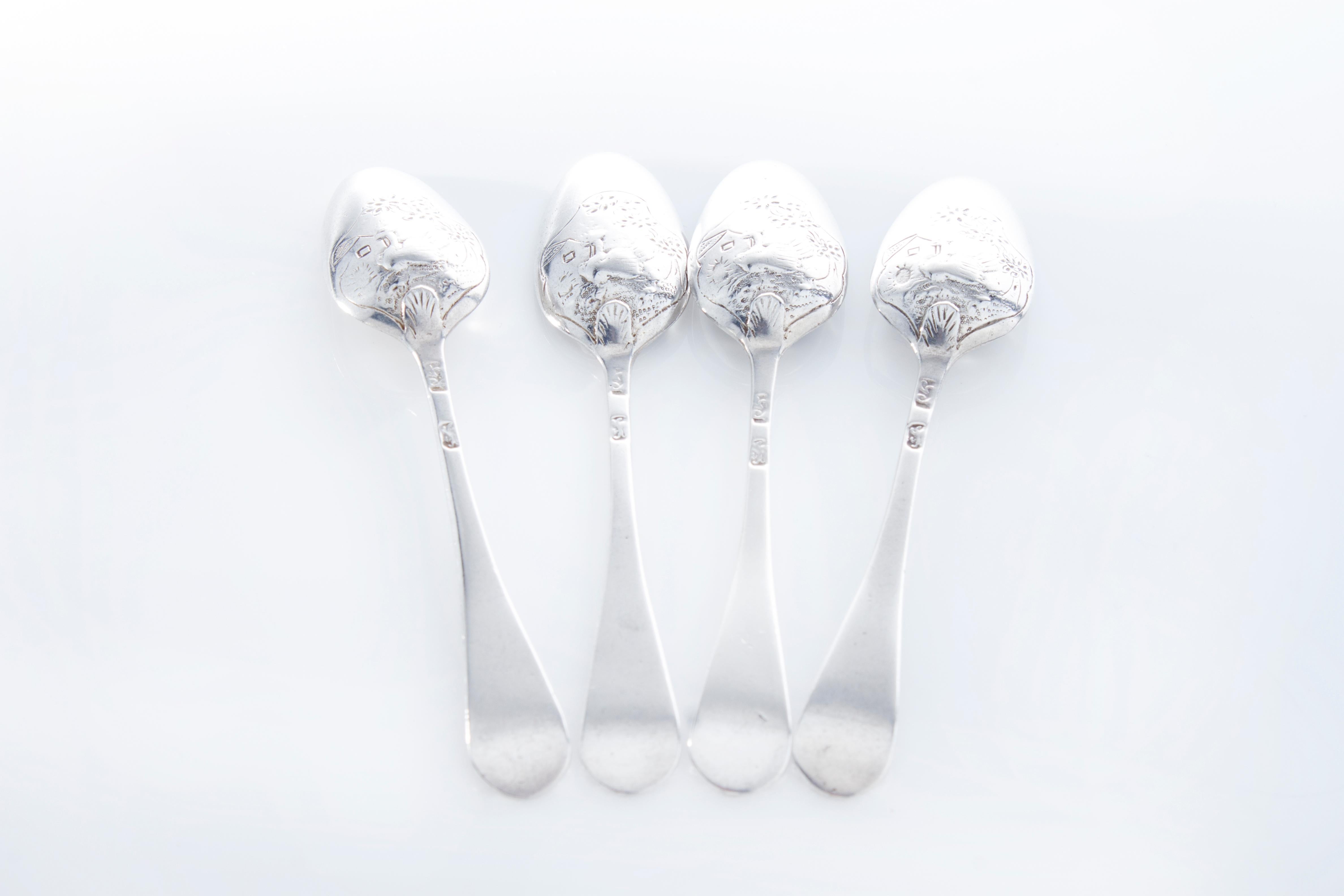 Antique Georgian sterling silver teaspoon set of 4
Maker: George Smith III
Made in England, Between 1784 / 1785
Fully hallmarked.

Dimensions -
Approx Size: 11.6 x 2.2 x 1 cm
Gross Weight: 61 grams

Condition: Minor wear from general usage,