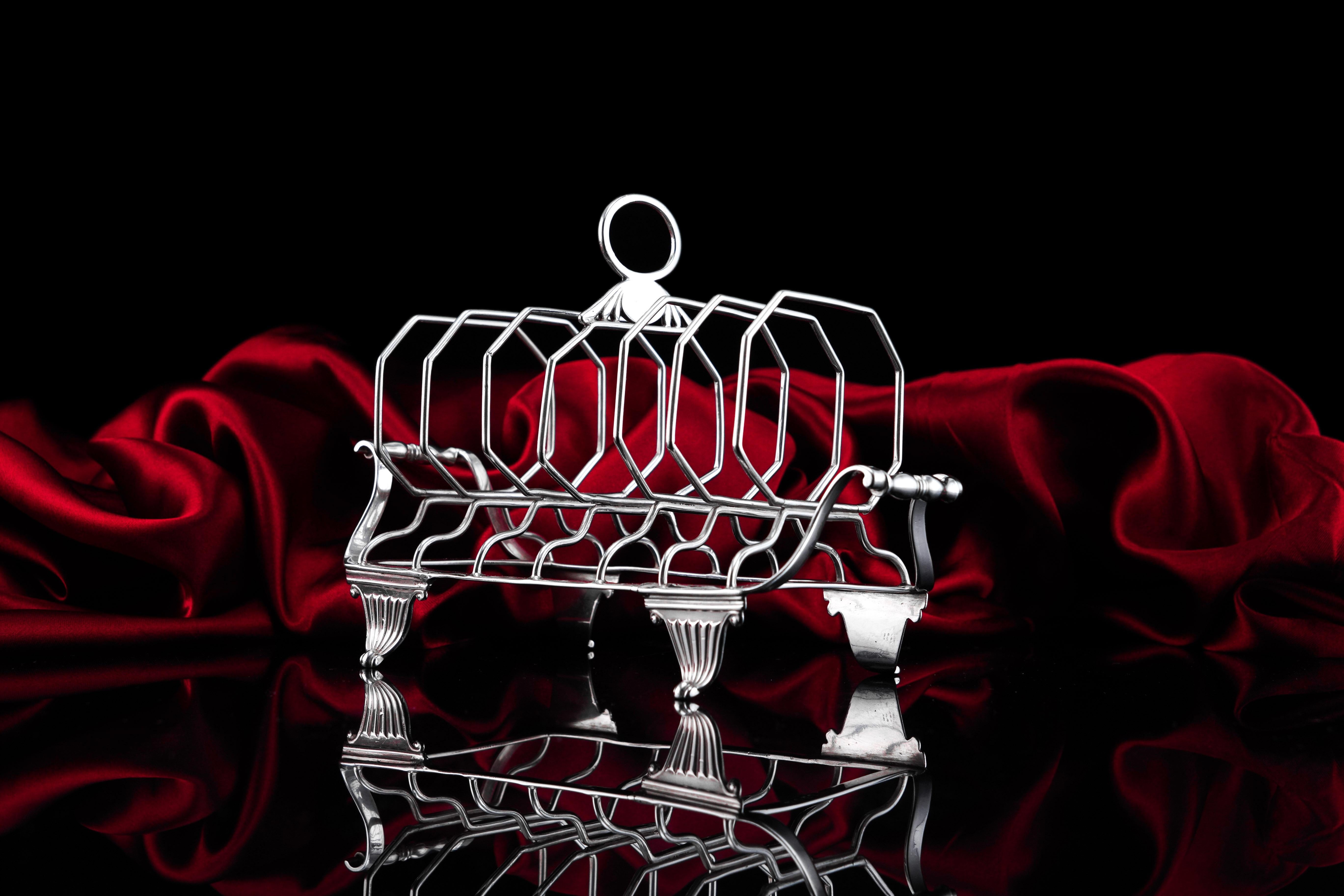 Antique Georgian Sterling Silver Toast Rack Neoclassical Design - 1809 In Fair Condition For Sale In London, GB