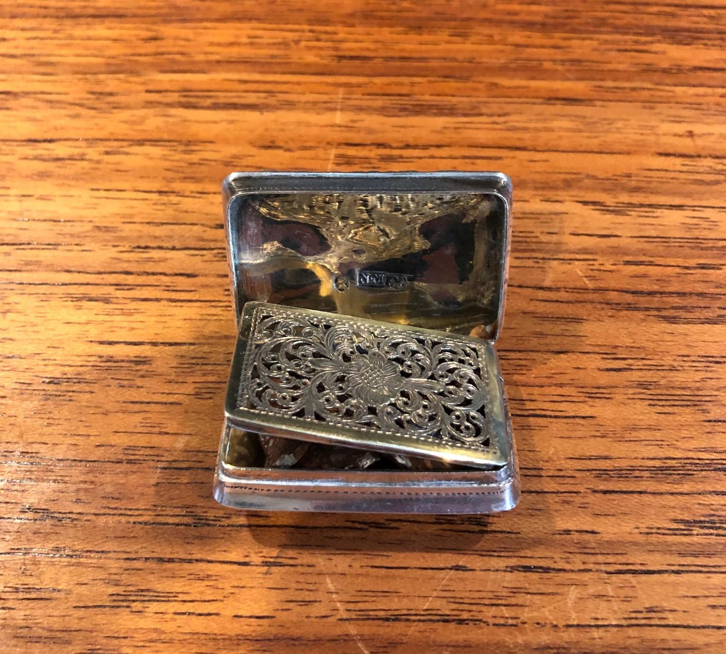 Antique Georgian Sterling Silver Vinaigrette / Vesta by Nataniel Mills In Good Condition For Sale In San Diego, CA