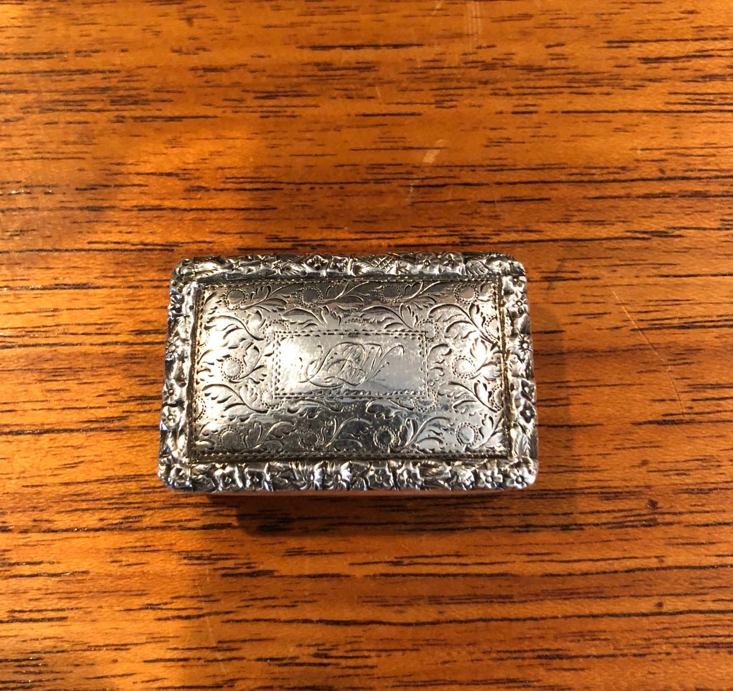 Antique Georgian Sterling Silver Vinaigrette / Vesta by Nataniel Mills For Sale 2