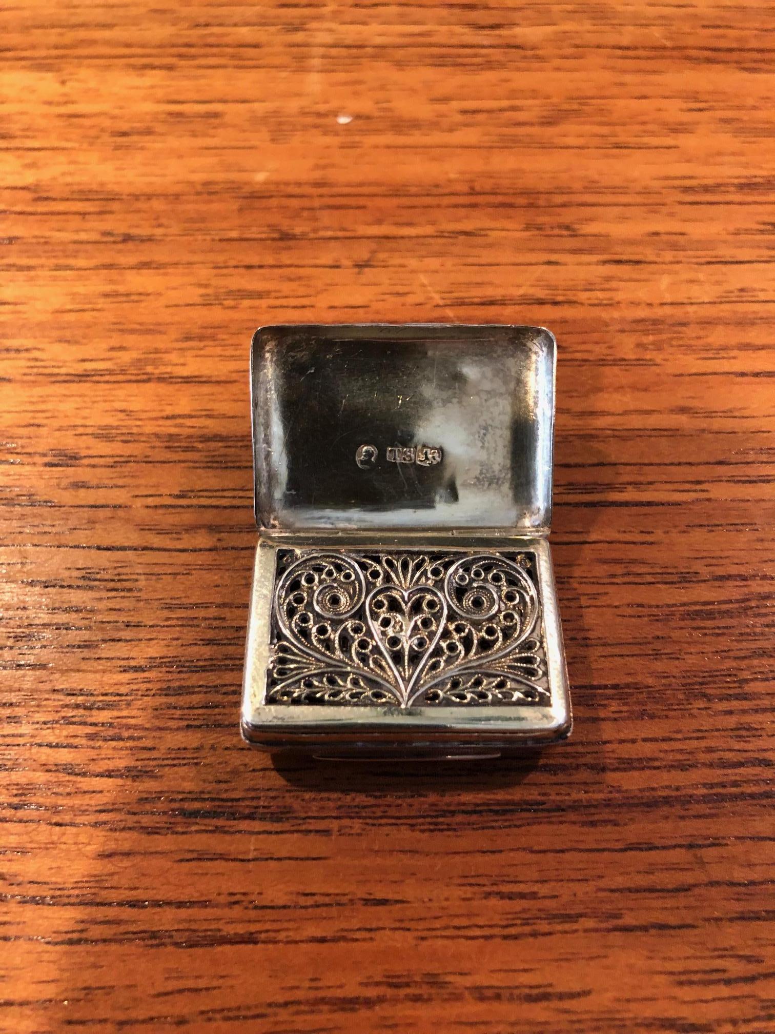 19th Century Antique Georgian Sterling Silver Vinaigrette or Vesta by Thomas Shaw For Sale