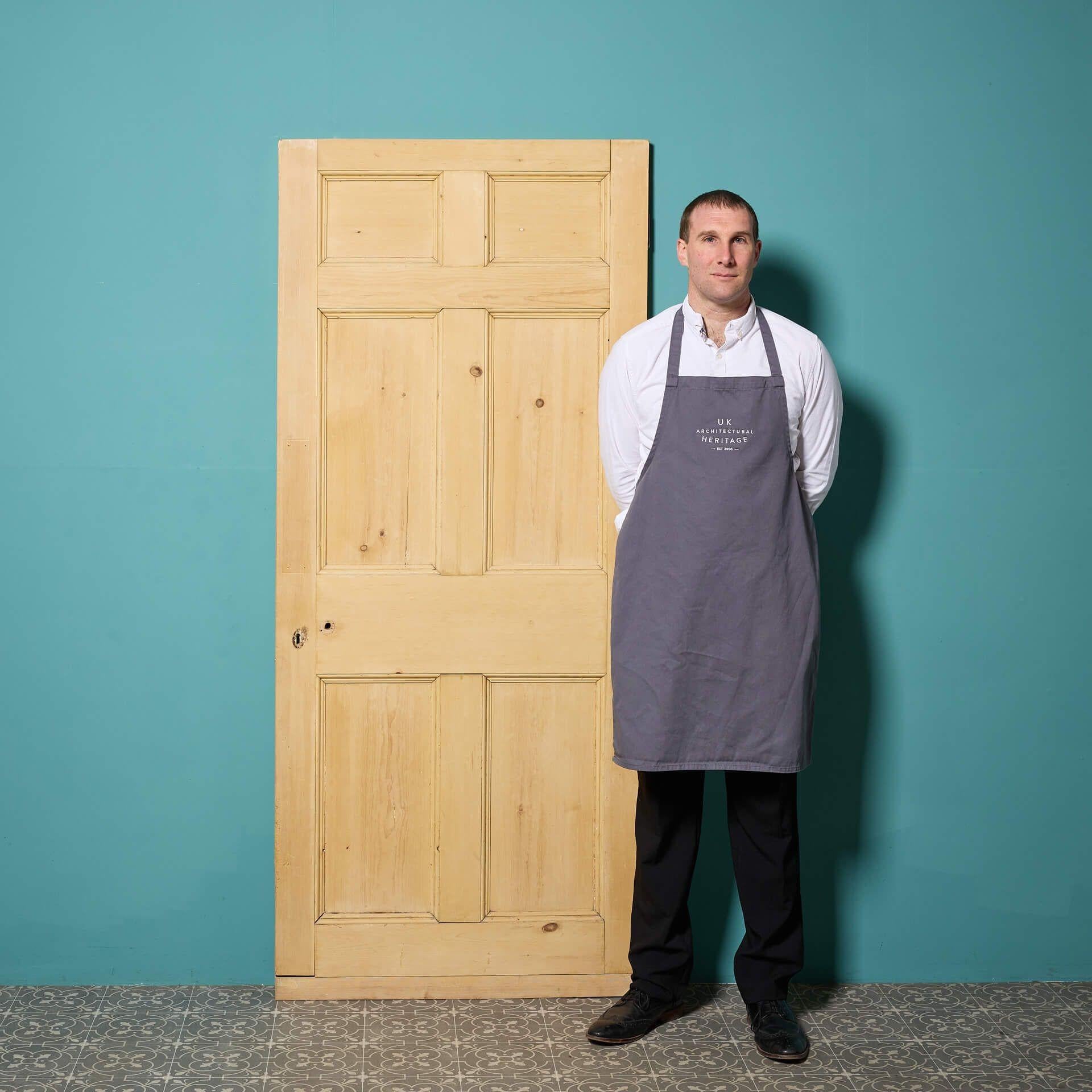 Una antigua puerta interior de pino decapado de finales del siglo XVIII.

Recuperada de una casa urbana georgiana de Padstow, esta puerta antigua es de pino macizo y tiene un maravilloso acabado decapado, listo para aplicar pintura, tinte o
