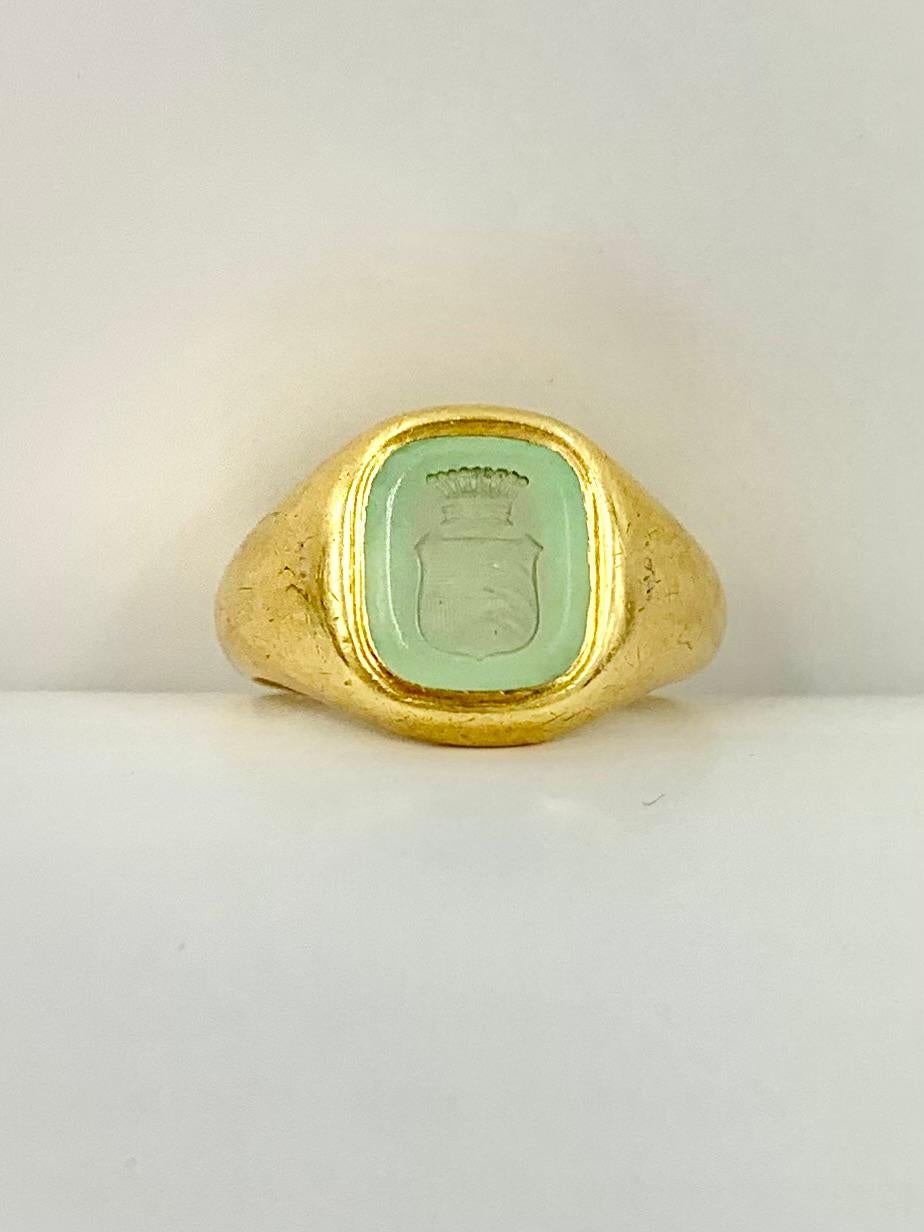 Women's or Men's Antique Georgian Style 18K Yellow Gold Ochre Glass Baronet Intaglio Signet Ring For Sale