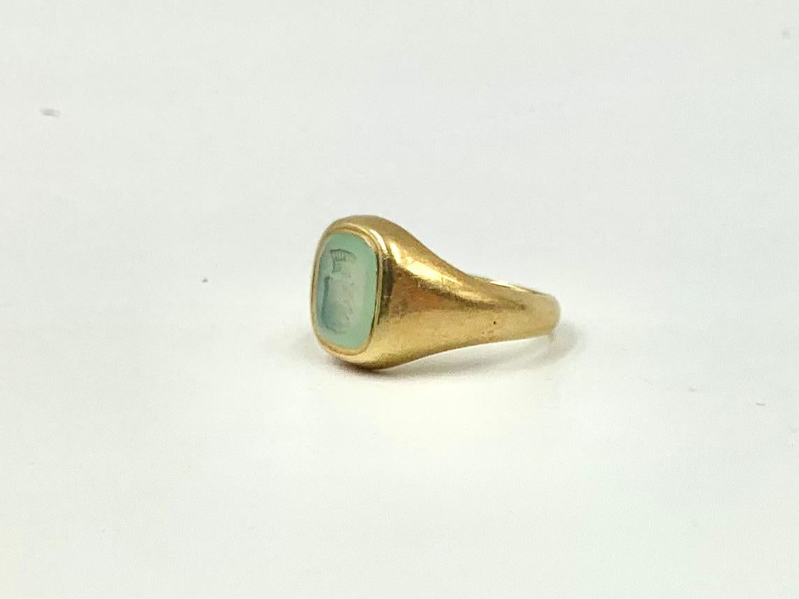 Antique Georgian Style 18K Yellow Gold Ochre Glass Baronet Intaglio Signet Ring For Sale 2