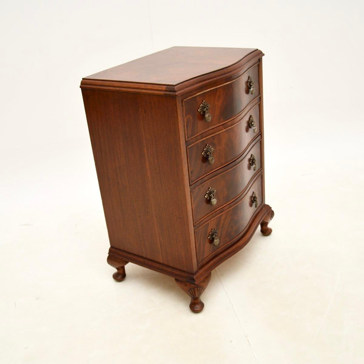 Antique Georgian Style Bedside / Side Chest of Drawers In Good Condition In London, GB