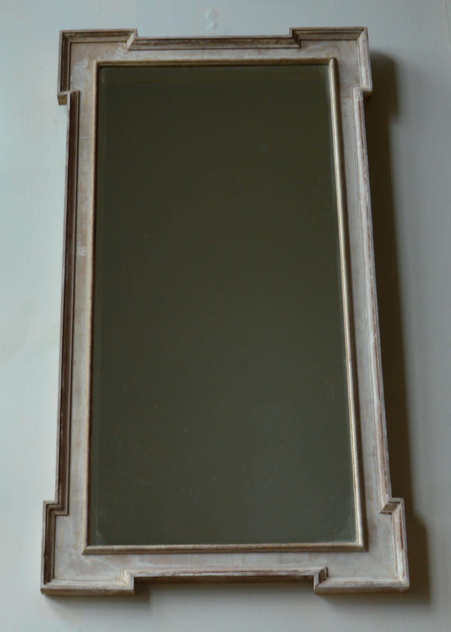 Elegant Georgian style pier glass or wall mirror

Bleached mahogany. A very appealing distressed look.

Original beveled glass showing signs of minor foxing.

 