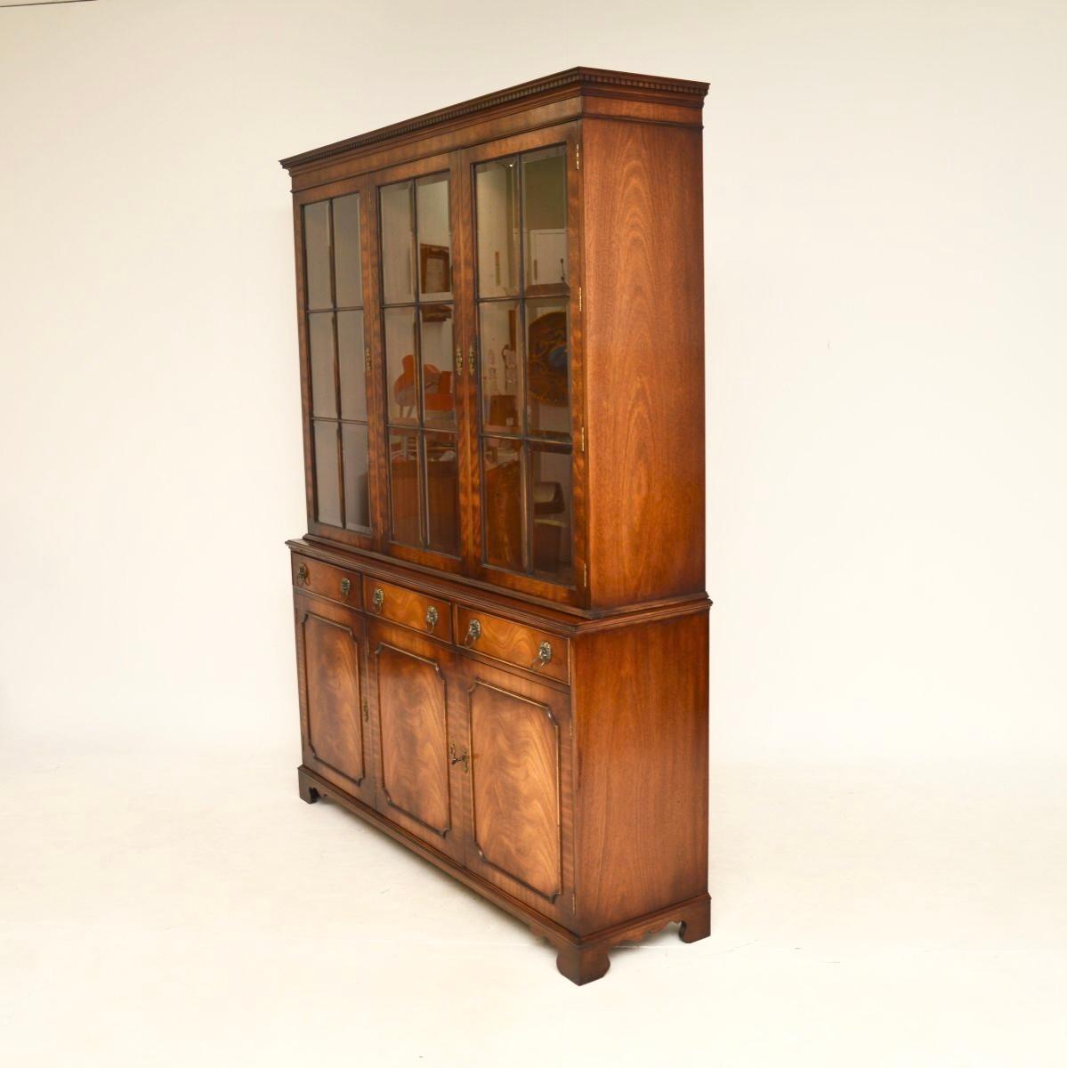 Mid-20th Century Antique Georgian Style Bookcase For Sale