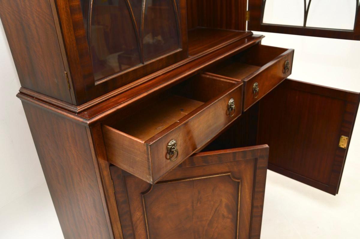 Verre Bibliothèque ancienne de style géorgien en vente