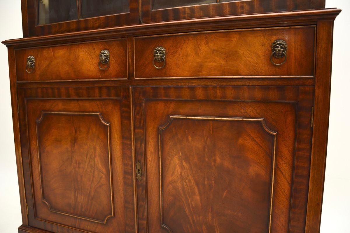 Bibliothèque ancienne de style géorgien en vente 2