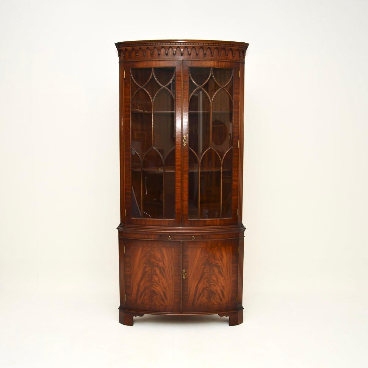 A very impressive antique Georgian style bow front corner cabinet. This was made in England, we would date it to around the 1950’s period.

The quality is excellent, this is a great size and is a very useful design. The upper doors are beautifully