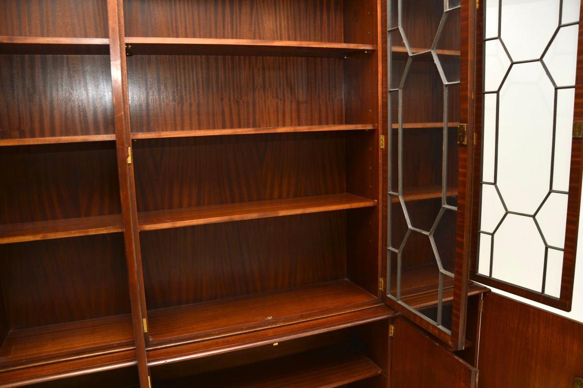 Bibliothèque ancienne de style géorgien à façade rompue en vente 1