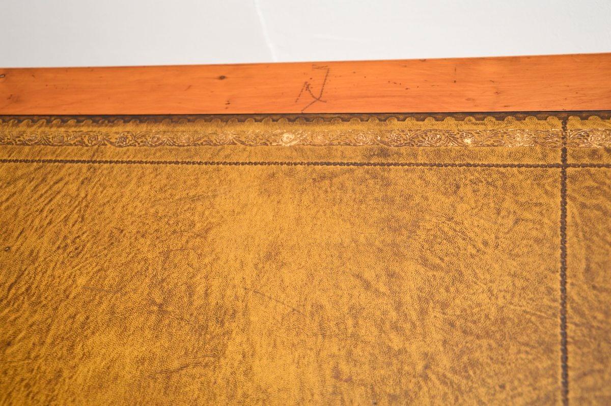 Antique Georgian Style Burr Yew Pedestal Desk For Sale 4