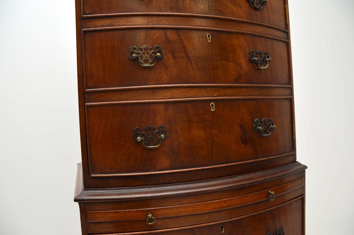 Ancienne armoire / commode sur pieds de style géorgien en vente 3