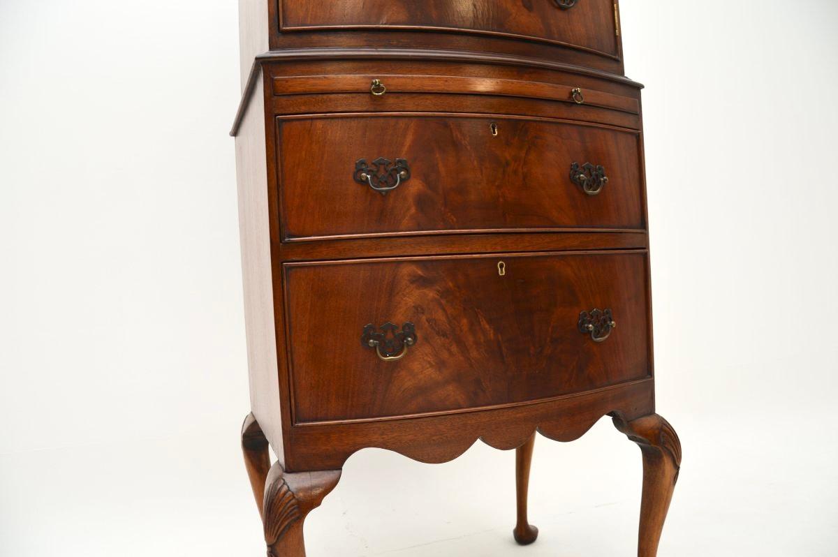 Ancienne armoire / commode sur pieds de style géorgien en vente 4