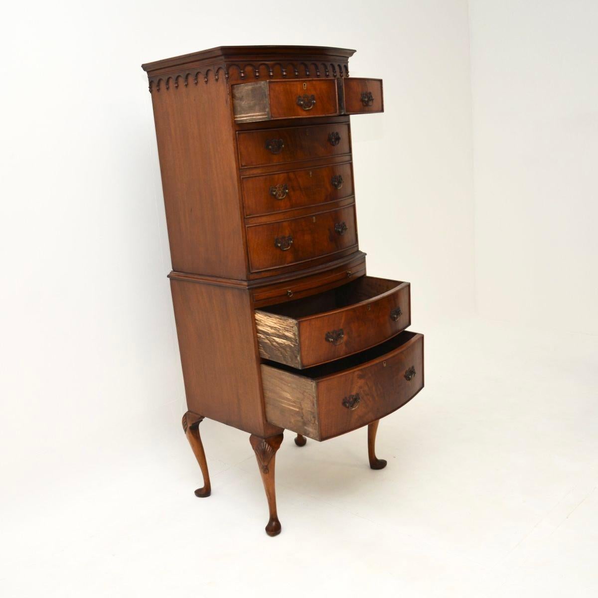Britannique Ancienne armoire / commode sur pieds de style géorgien en vente