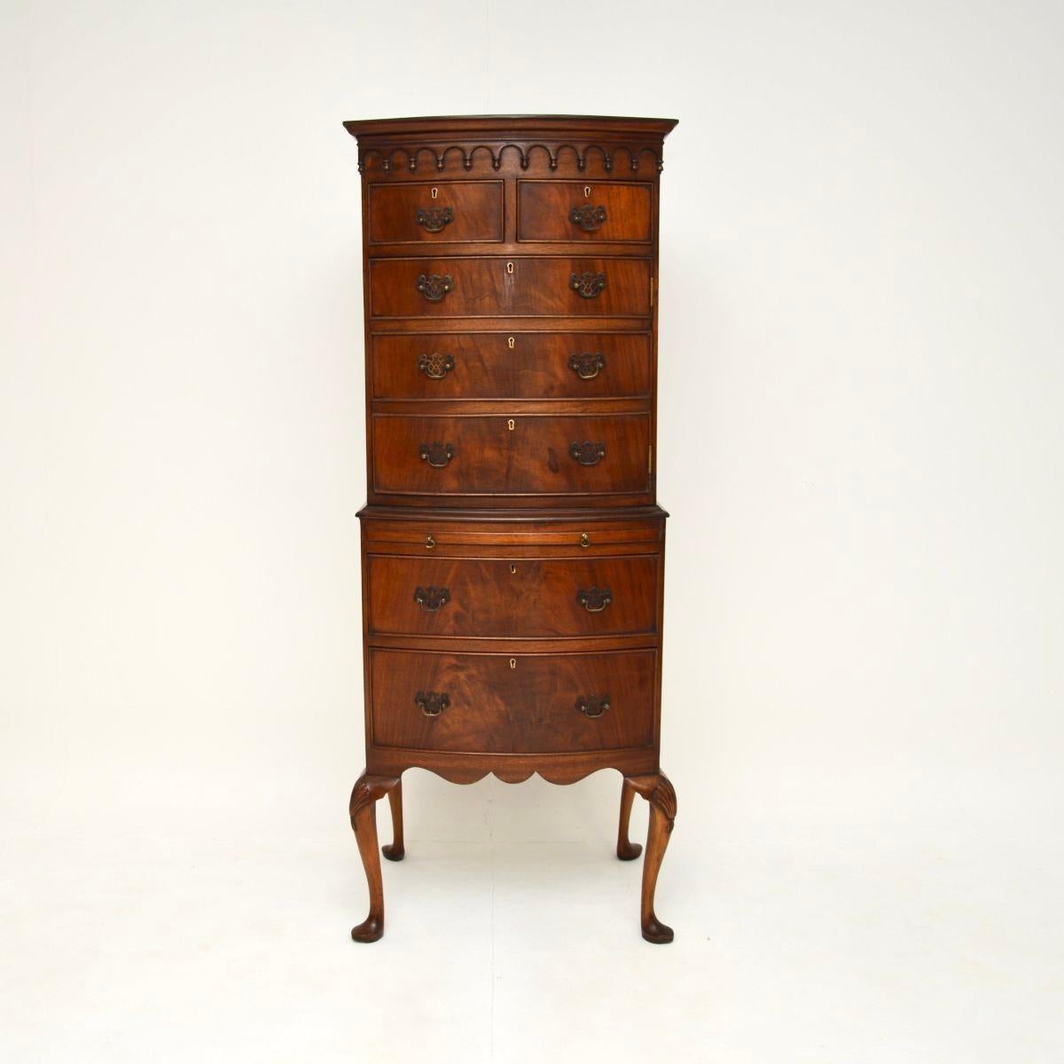 Ancienne armoire / commode sur pieds de style géorgien Bon état - En vente à London, GB