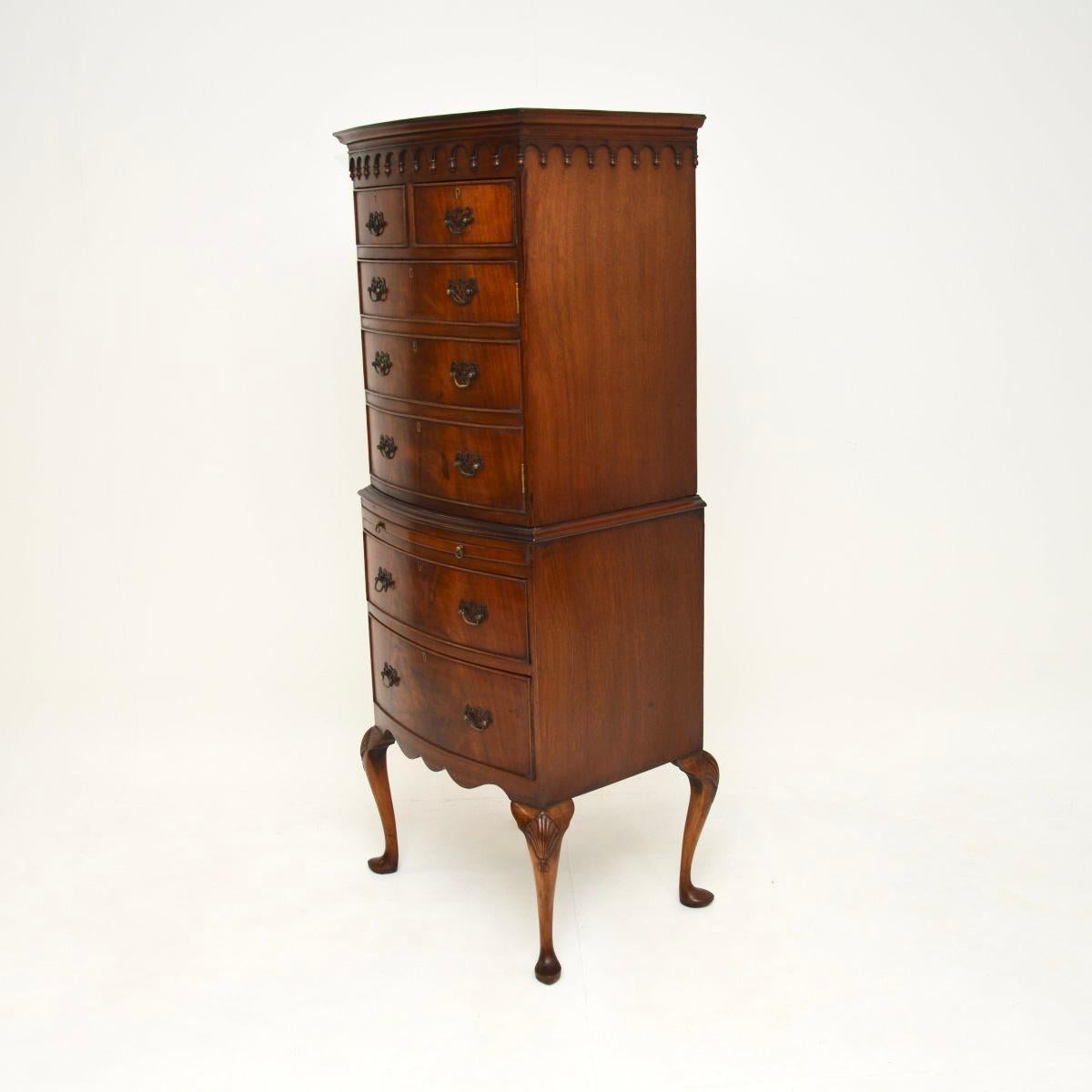 Bois Ancienne armoire / commode sur pieds de style géorgien en vente