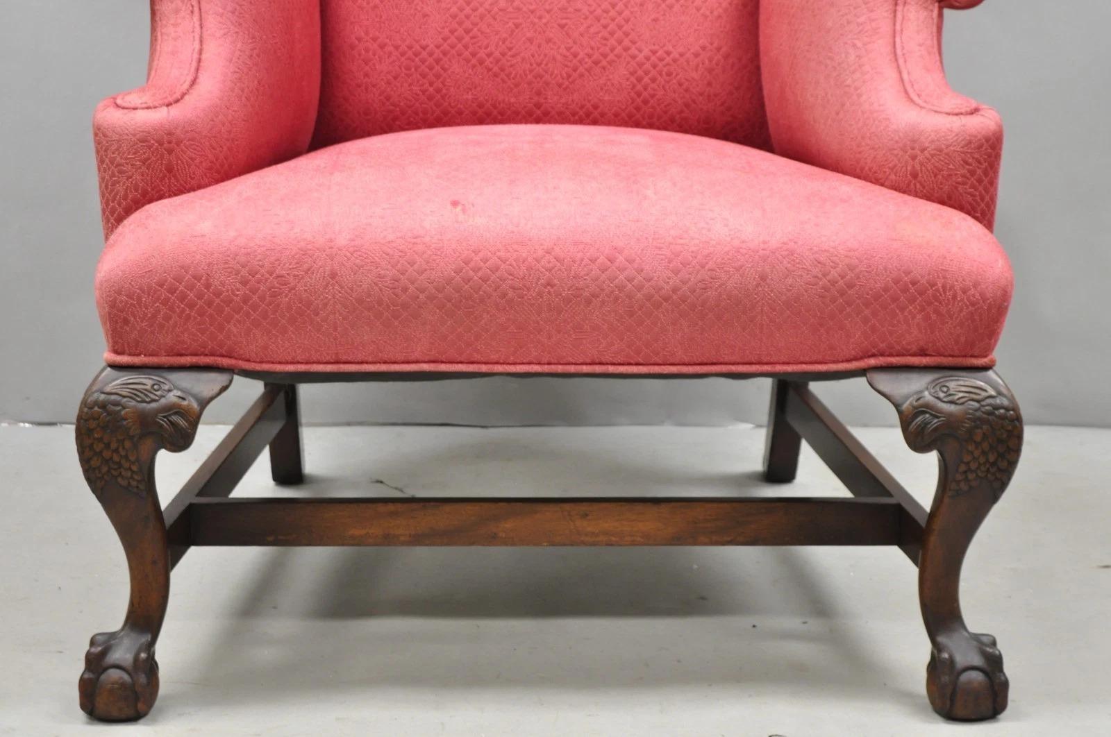 Antike georgianischen Stil geschnitzt Mahagoni High Wingback Lounge Chair w / Eagle Legs (20. Jahrhundert) im Angebot