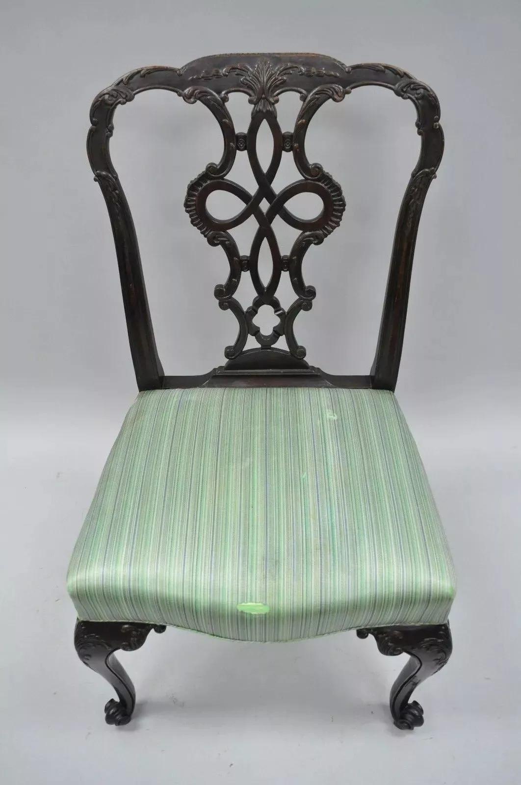 Chaise d'appoint de salle à manger de style géorgien ancien à dossier en ruban sculpté en acajou massif (A) Bon état - En vente à Philadelphia, PA