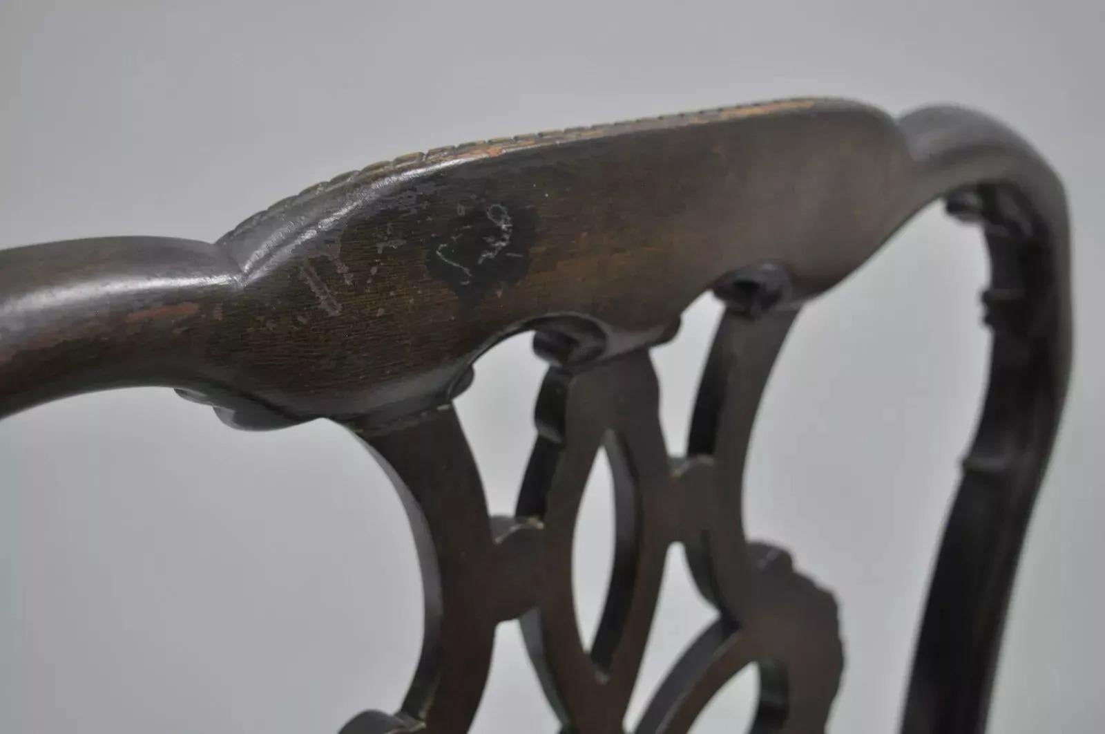 Chaise d'appoint de salle à manger de style géorgien ancien à dossier en ruban sculpté en acajou massif (A) en vente 1