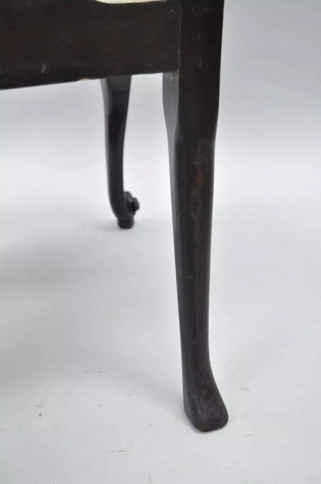 Chaise d'appoint de salle à manger de style géorgien ancien à dossier en ruban sculpté en acajou massif (A) en vente 2