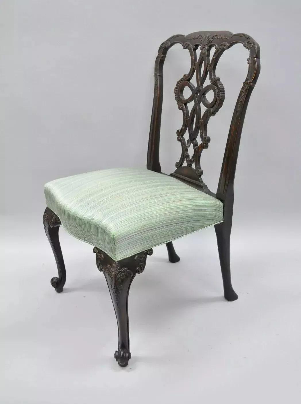 Chaise d'appoint de salle à manger de style géorgien ancien à dossier en ruban sculpté en acajou massif (B) en vente 3