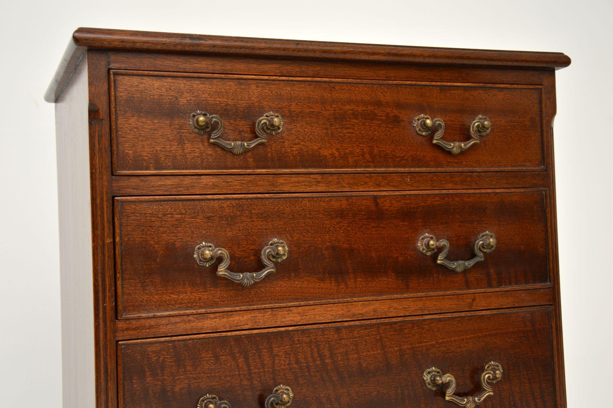 Antique Georgian Style Chest of Drawers 1