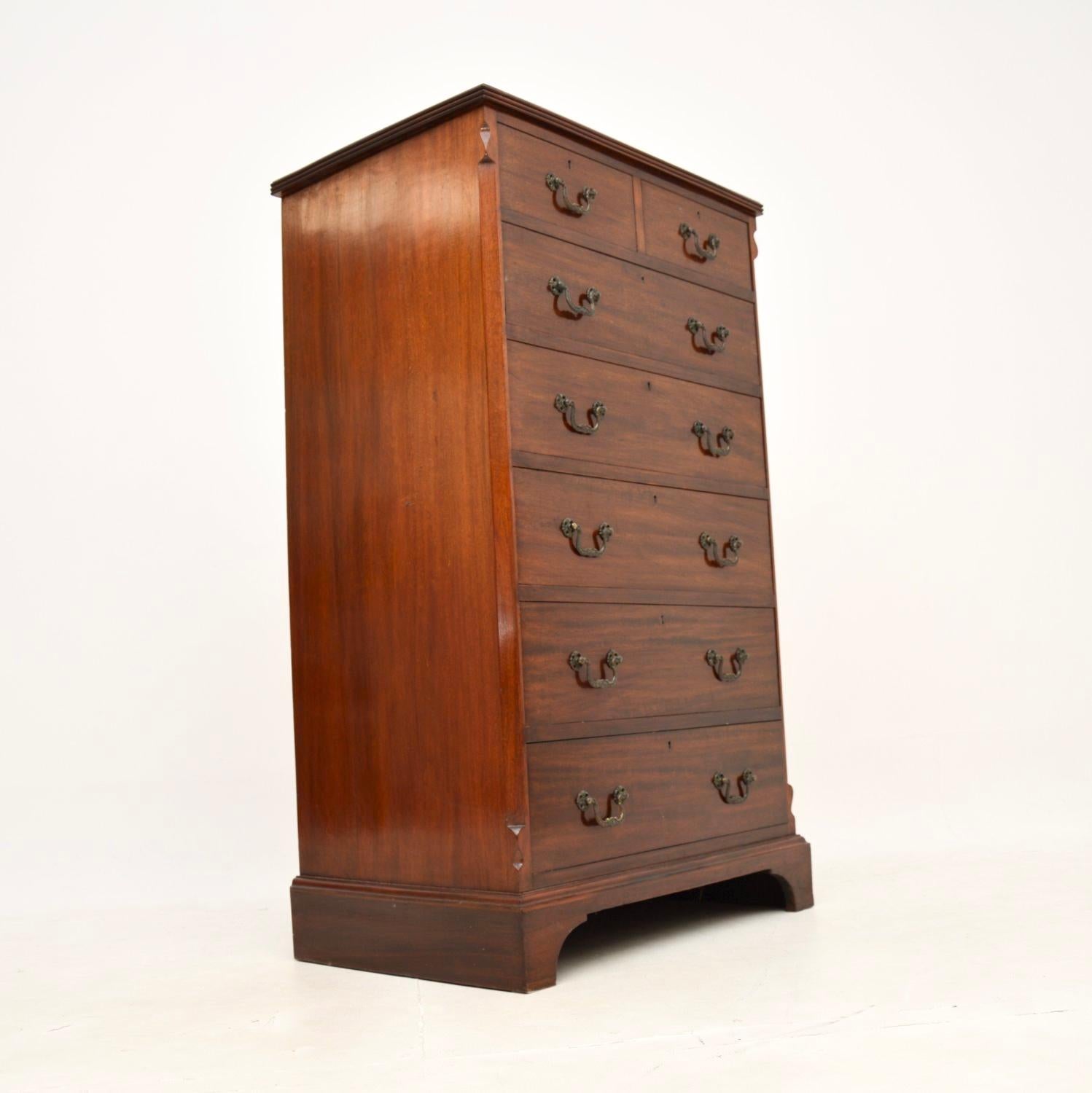 Antique Georgian Style Chest of Drawers In Good Condition For Sale In London, GB