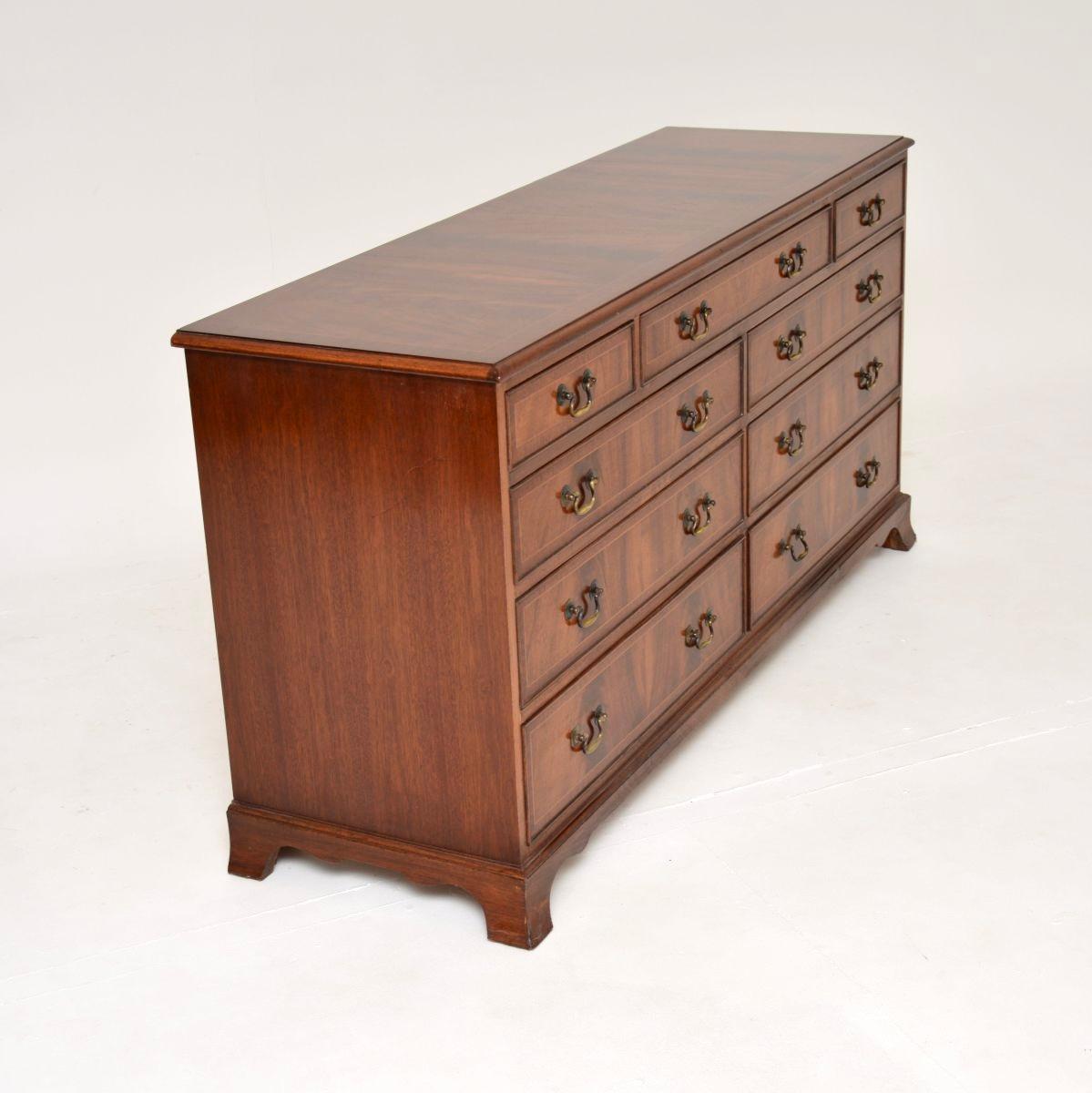 Britannico Antica cassettiera / credenza in stile georgiano in vendita