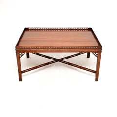 Table basse ancienne de style géorgien