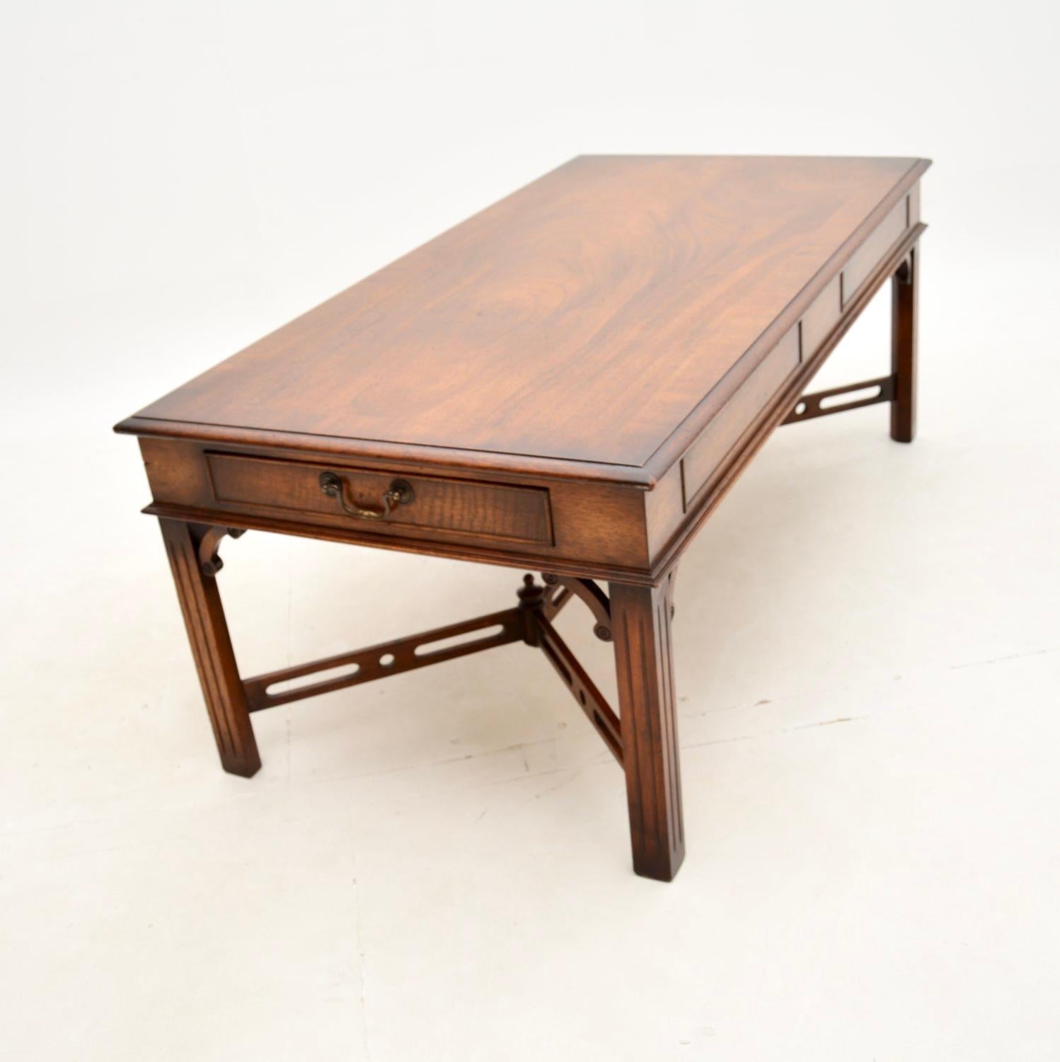 Antique Georgian Style Coffee Table In Good Condition For Sale In London, GB
